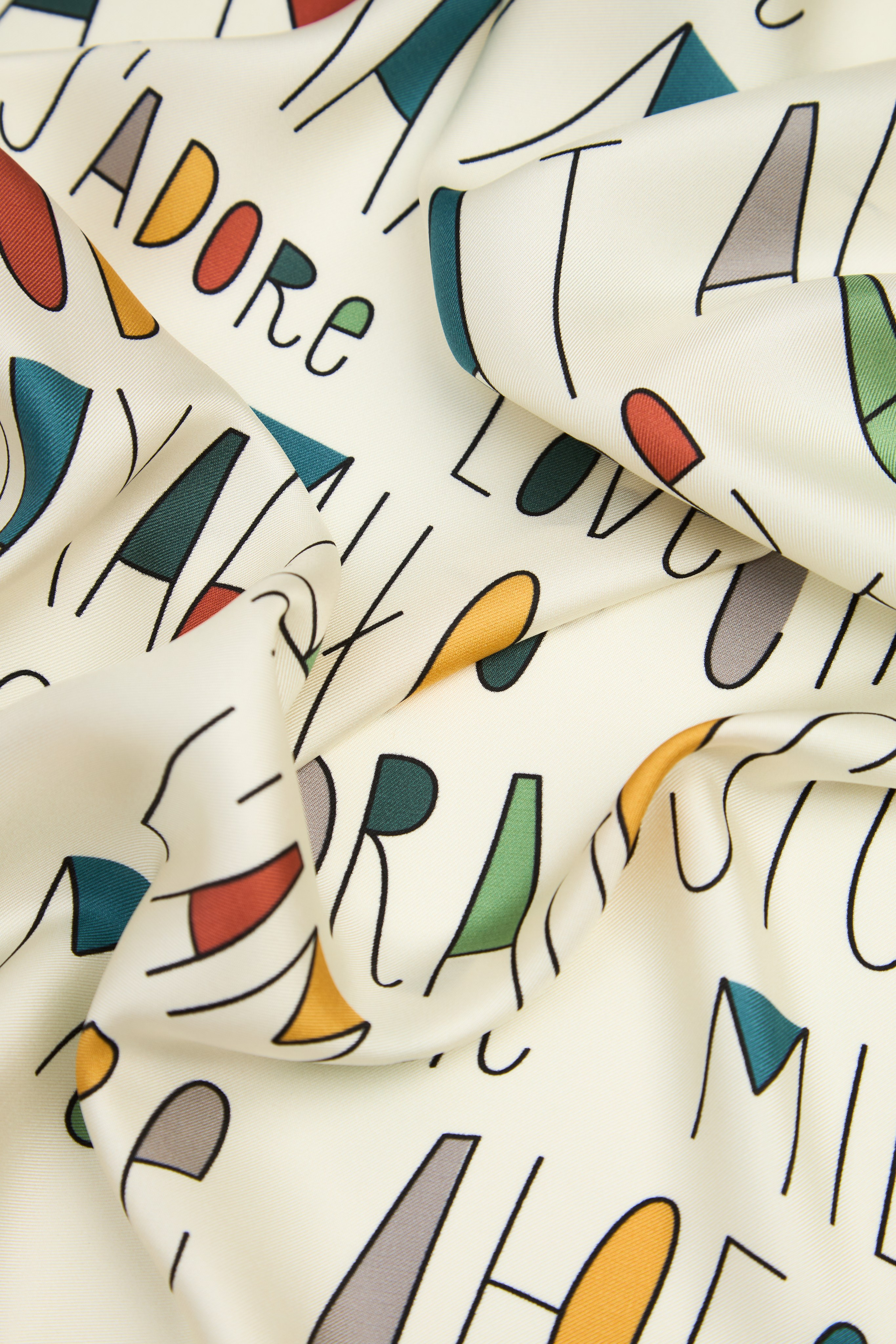 Головные уборы. Предметная фотосъемка в Алматы. Студия фото и видео съемки товаров