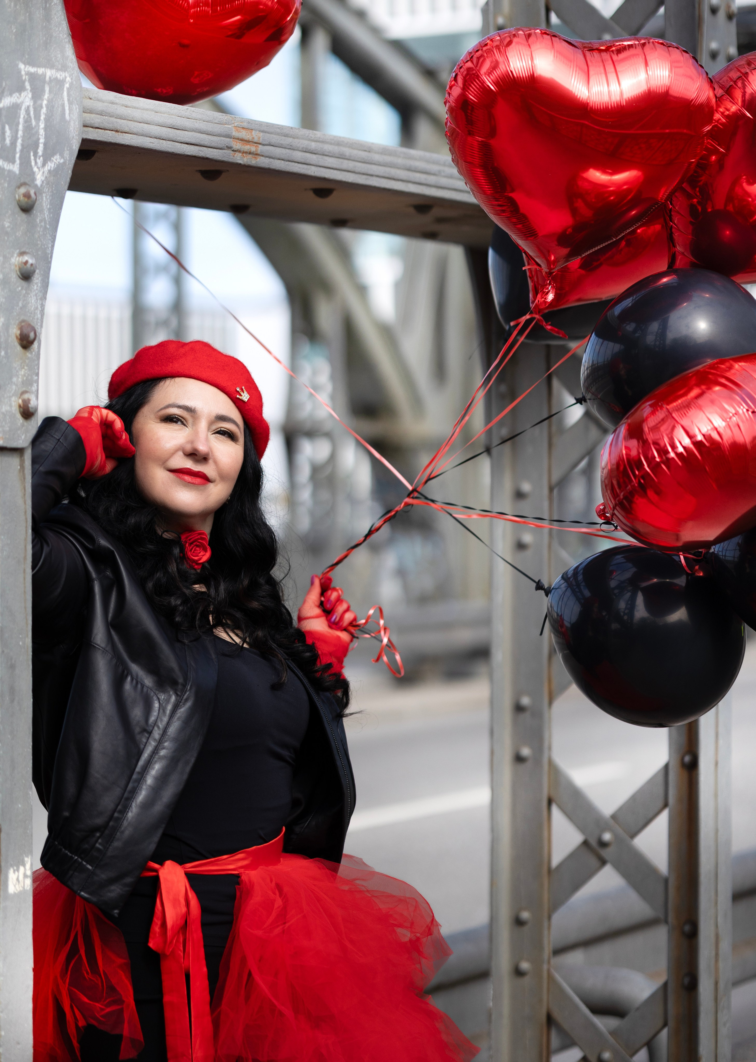 Balloons and red skirt. Фотограф в Мюнхене