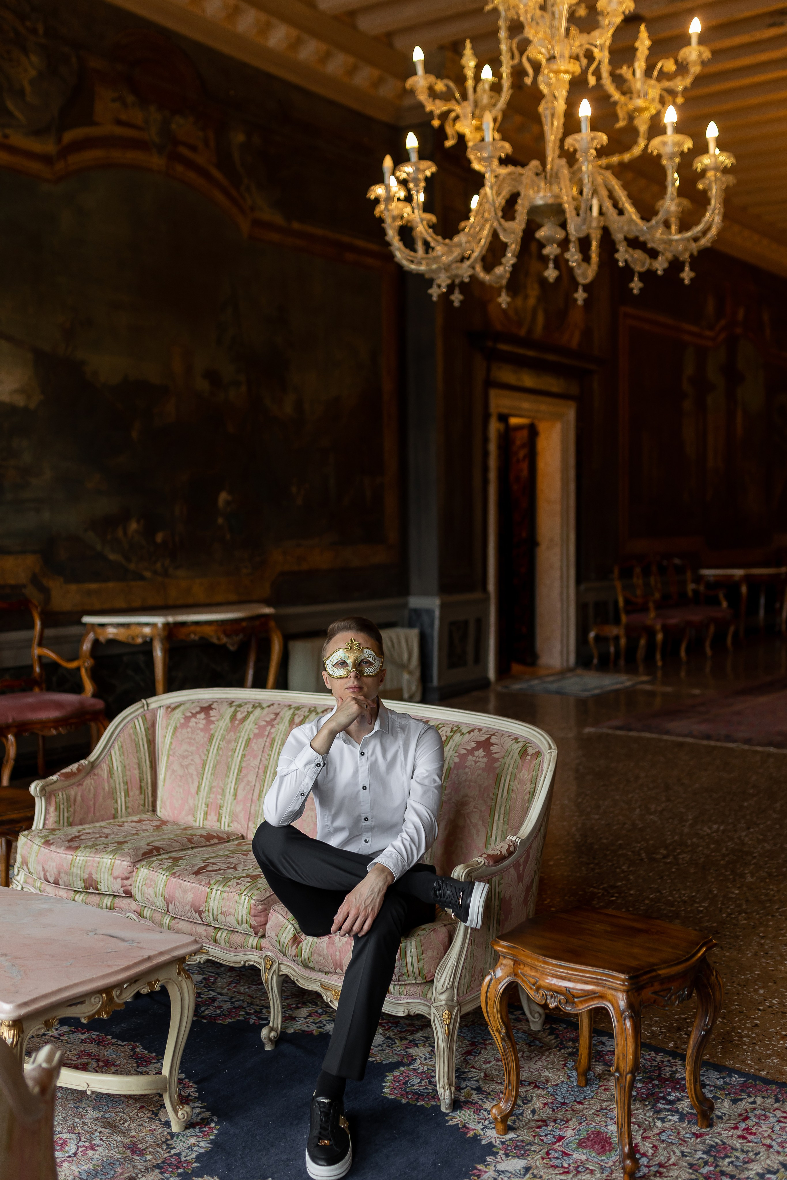 Love story in ancient palace