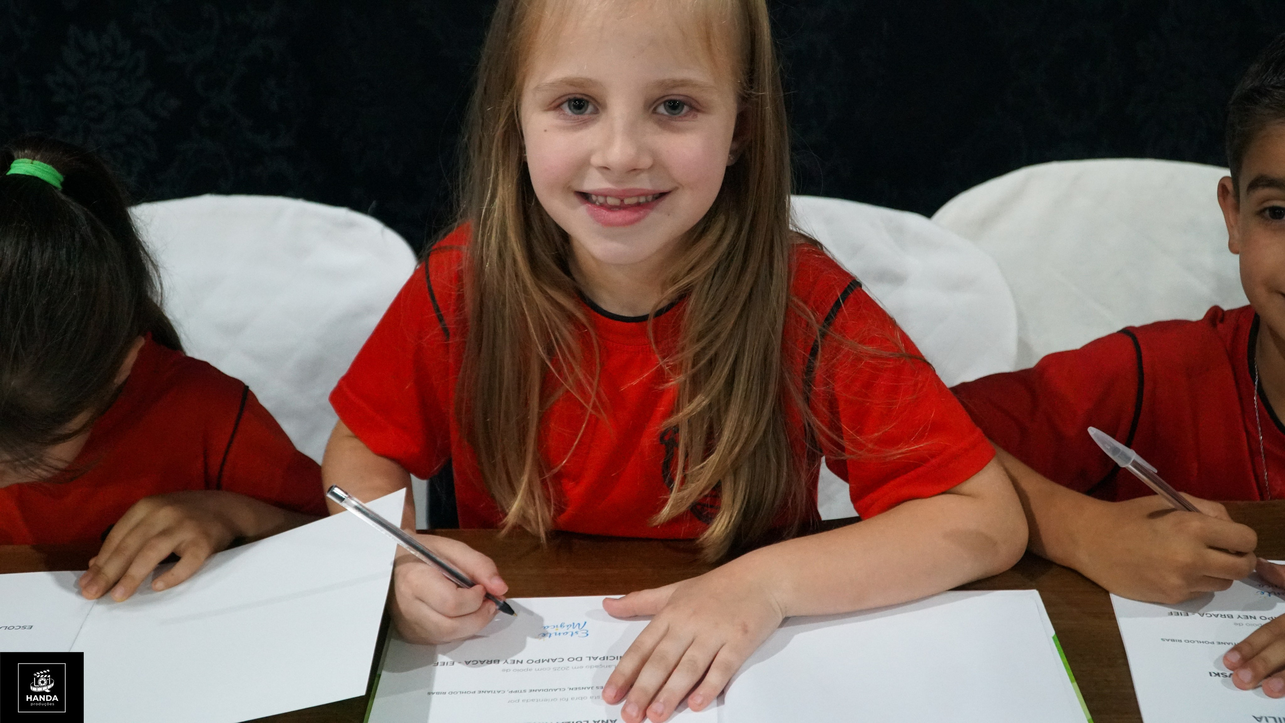 Noite autógrafos colégio Aurélio Buarque de Holanda. Handa Produções