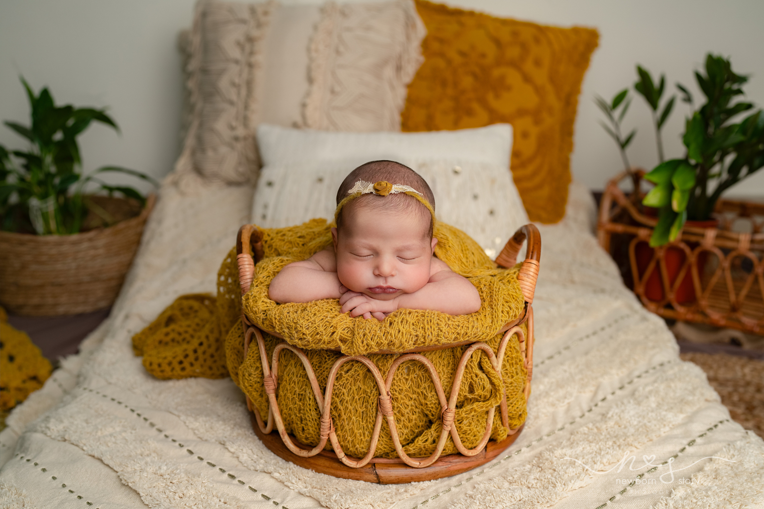 NEWBORN PHOTOGRAPHY. Newborn, Sitter and Cake Smash Photographer in Doha, Qatar
