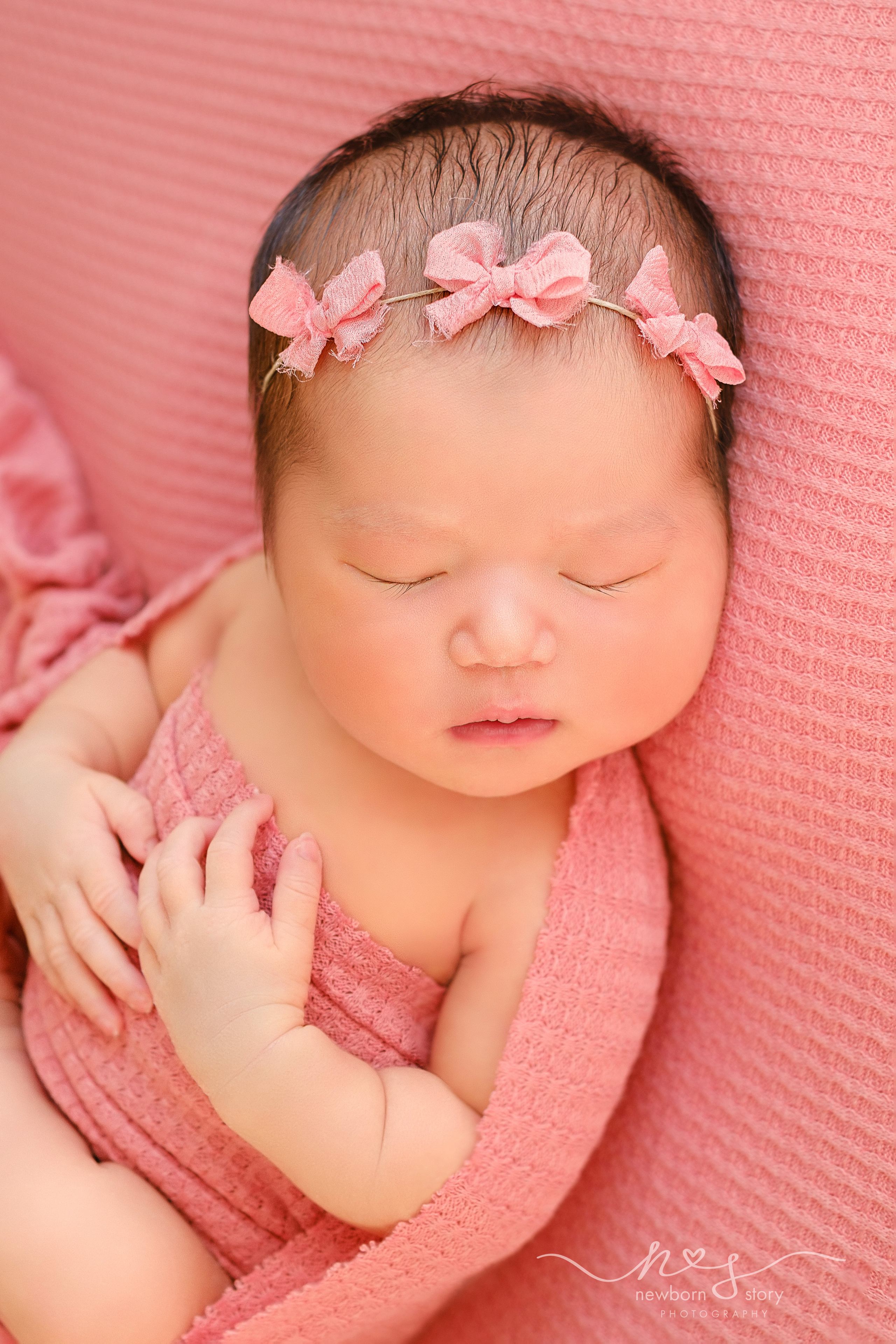 NEWBORN PHOTOGRAPHY. Newborn, Sitter and Cake Smash Photographer in Doha, Qatar