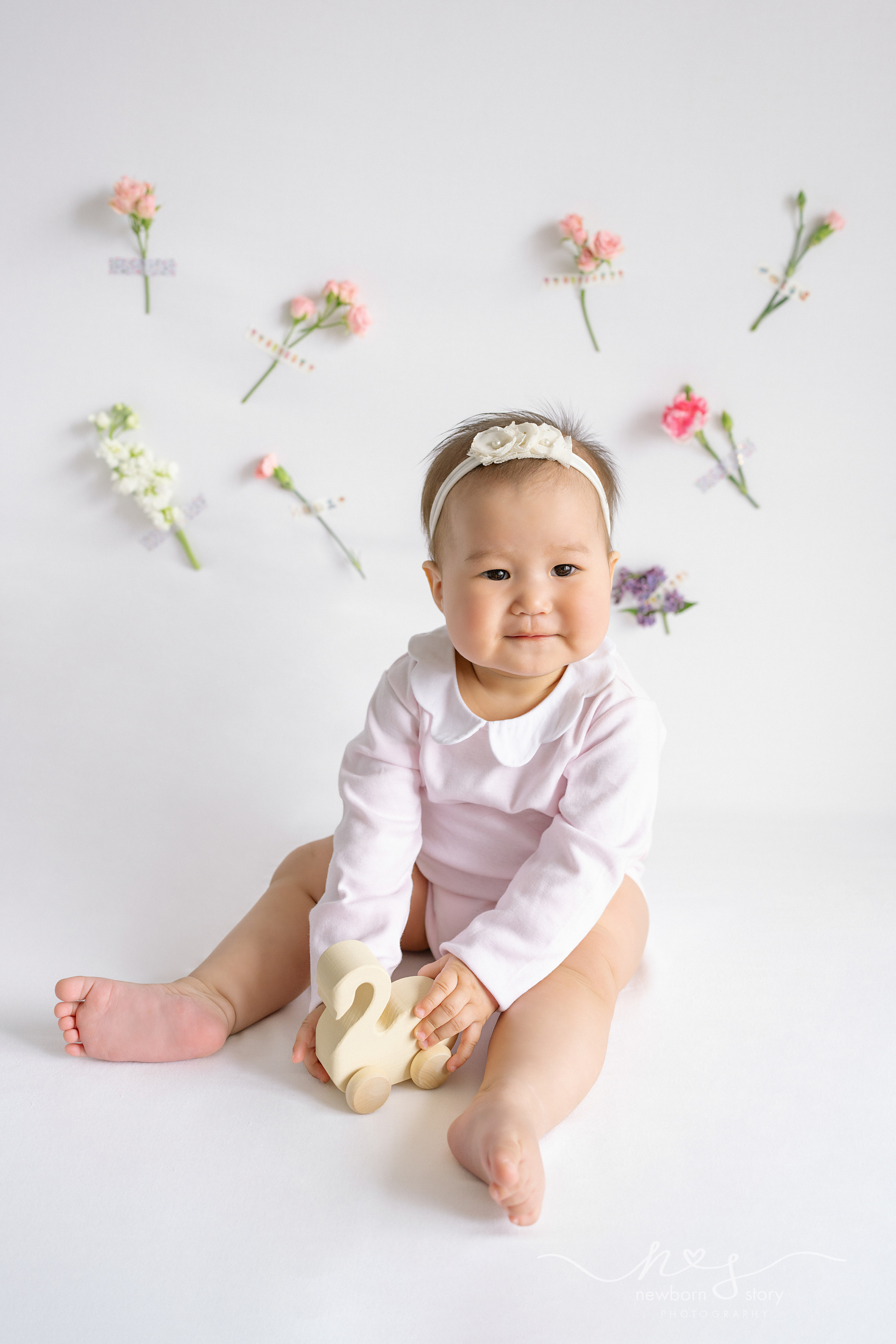 SITTER PHOTOGRAPHY. Newborn, Sitter and Cake Smash Photographer in Doha, Qatar