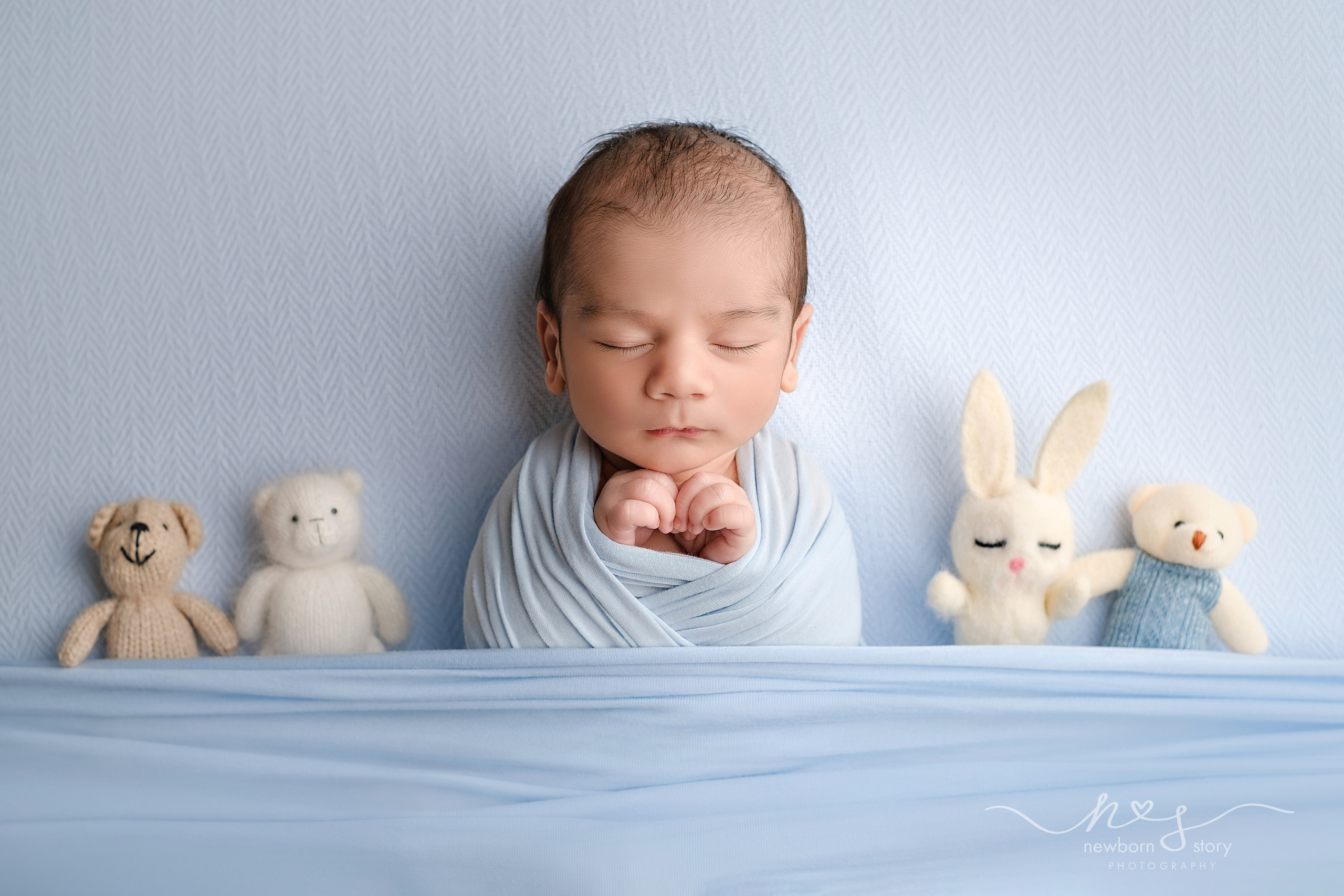 NEWBORN PHOTOGRAPHY. Newborn, Sitter and Cake Smash Photographer in Doha, Qatar