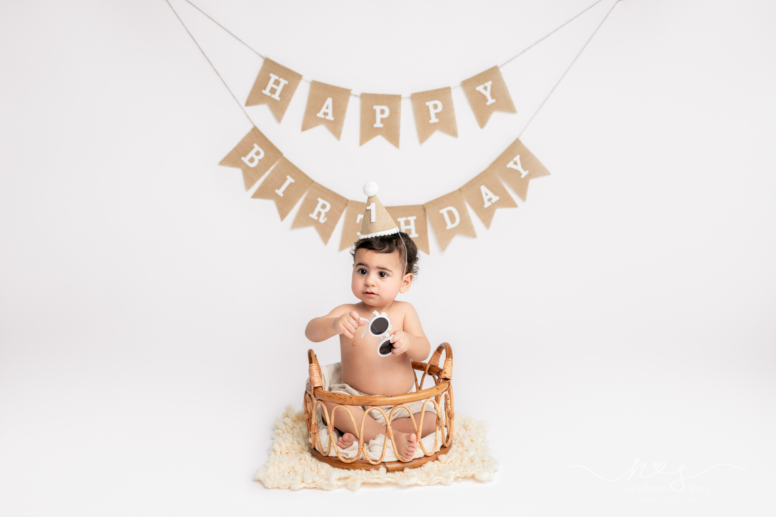 CAKE SMASH PHOTOGRAPHY. Newborn, Sitter and Cake Smash Photographer in Doha, Qatar
