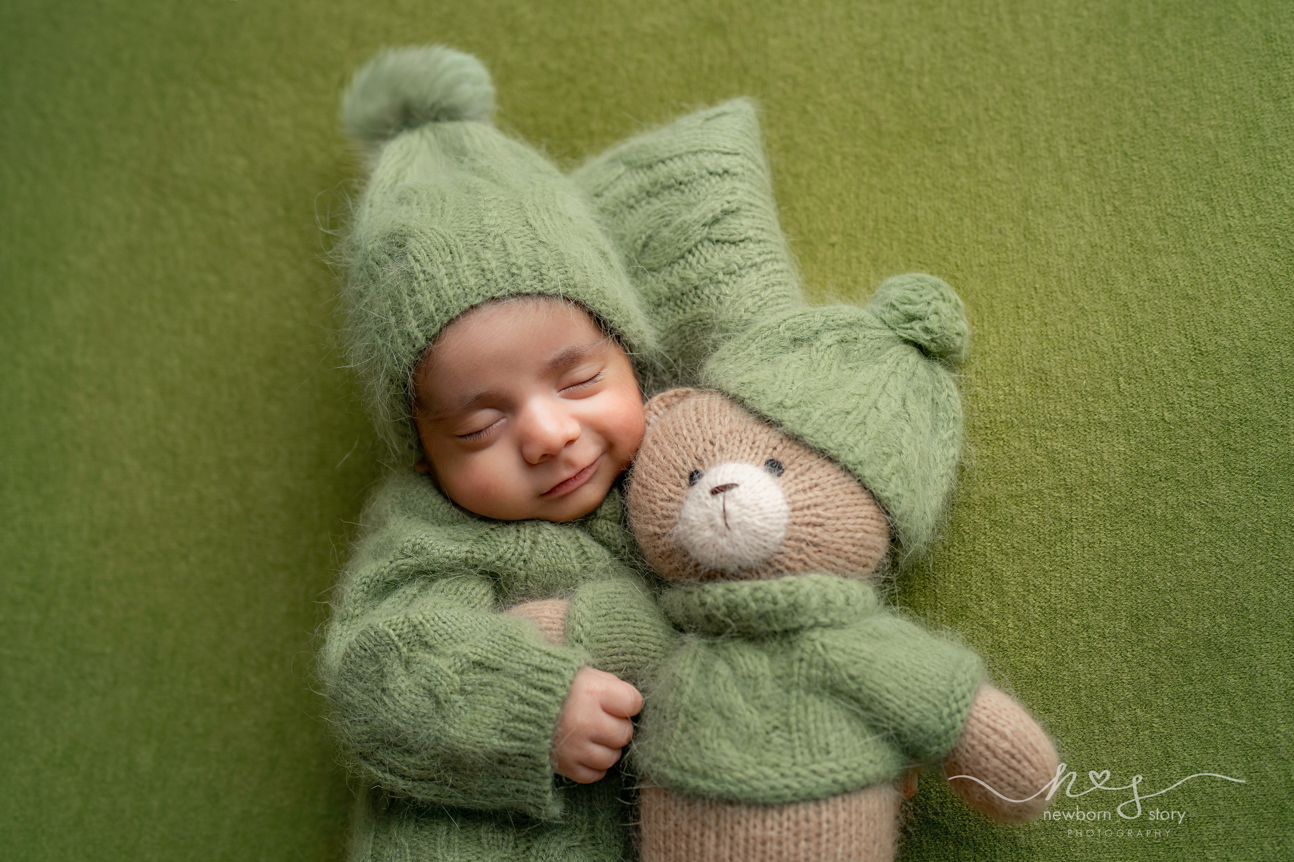 NEWBORN PHOTOGRAPHY. Newborn, Sitter and Cake Smash Photographer in Doha, Qatar