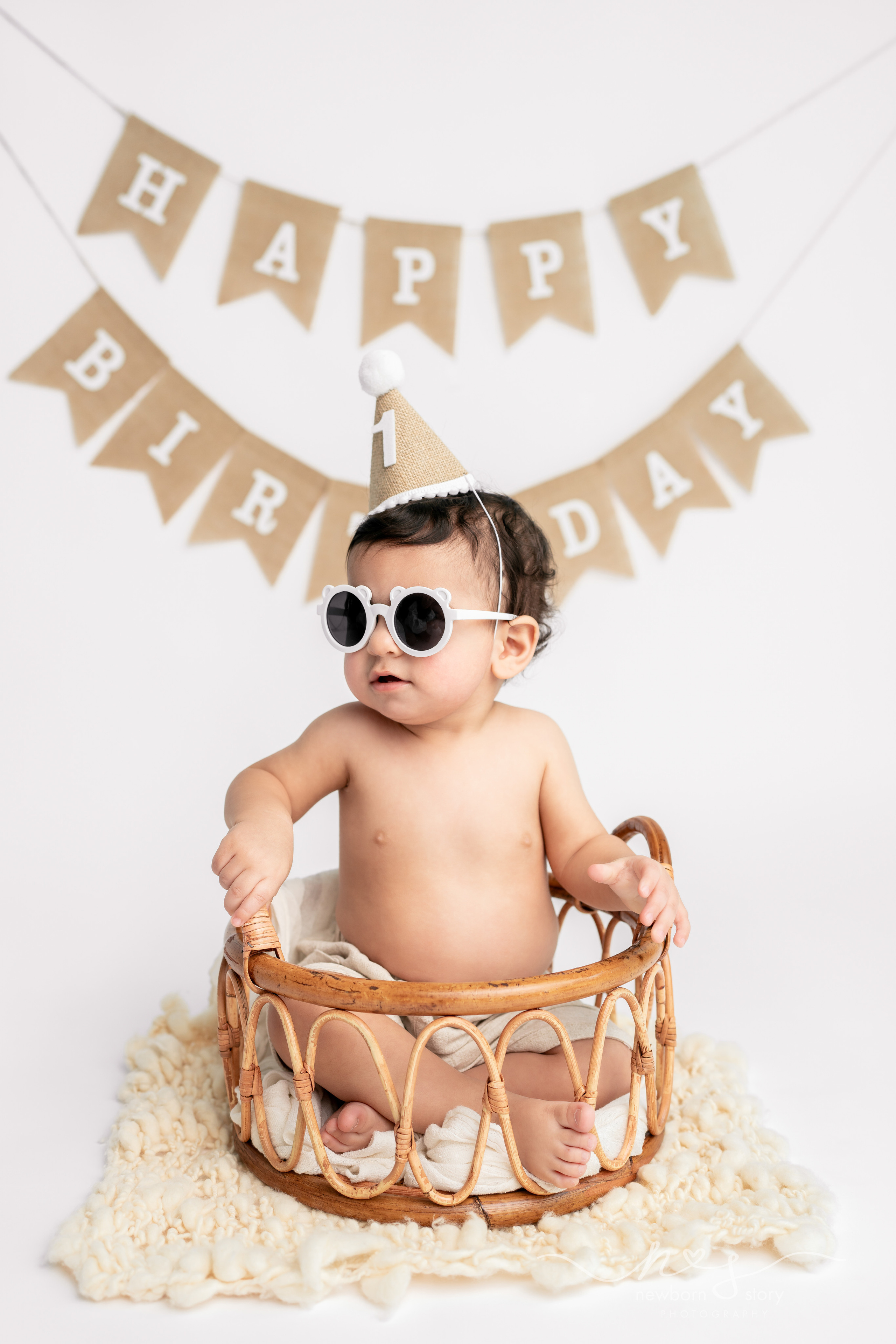 CAKE SMASH PHOTOGRAPHY. Newborn, Sitter and Cake Smash Photographer in Doha, Qatar