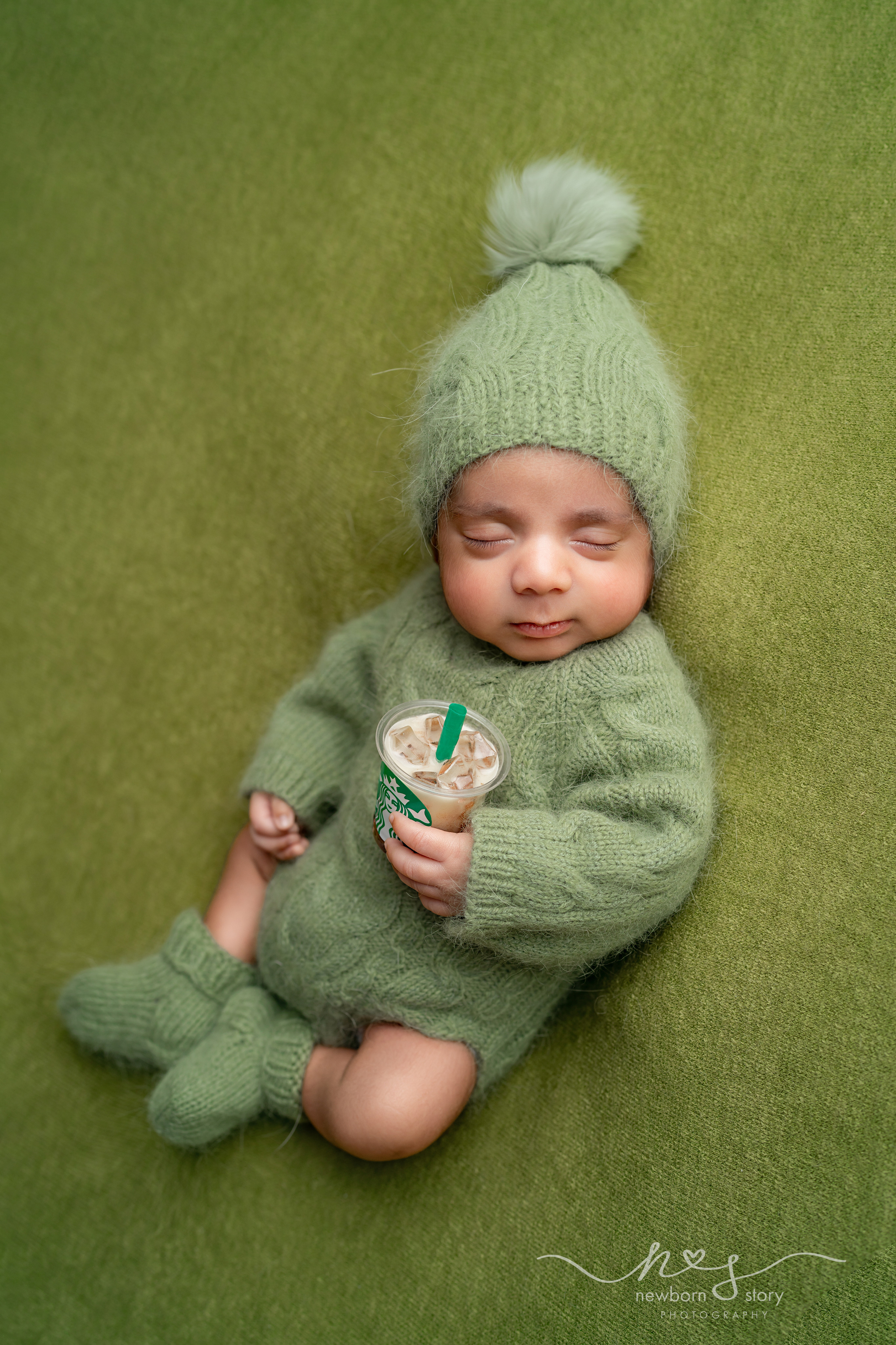 NEWBORN PHOTOGRAPHY. Newborn, Sitter and Cake Smash Photographer in Doha, Qatar