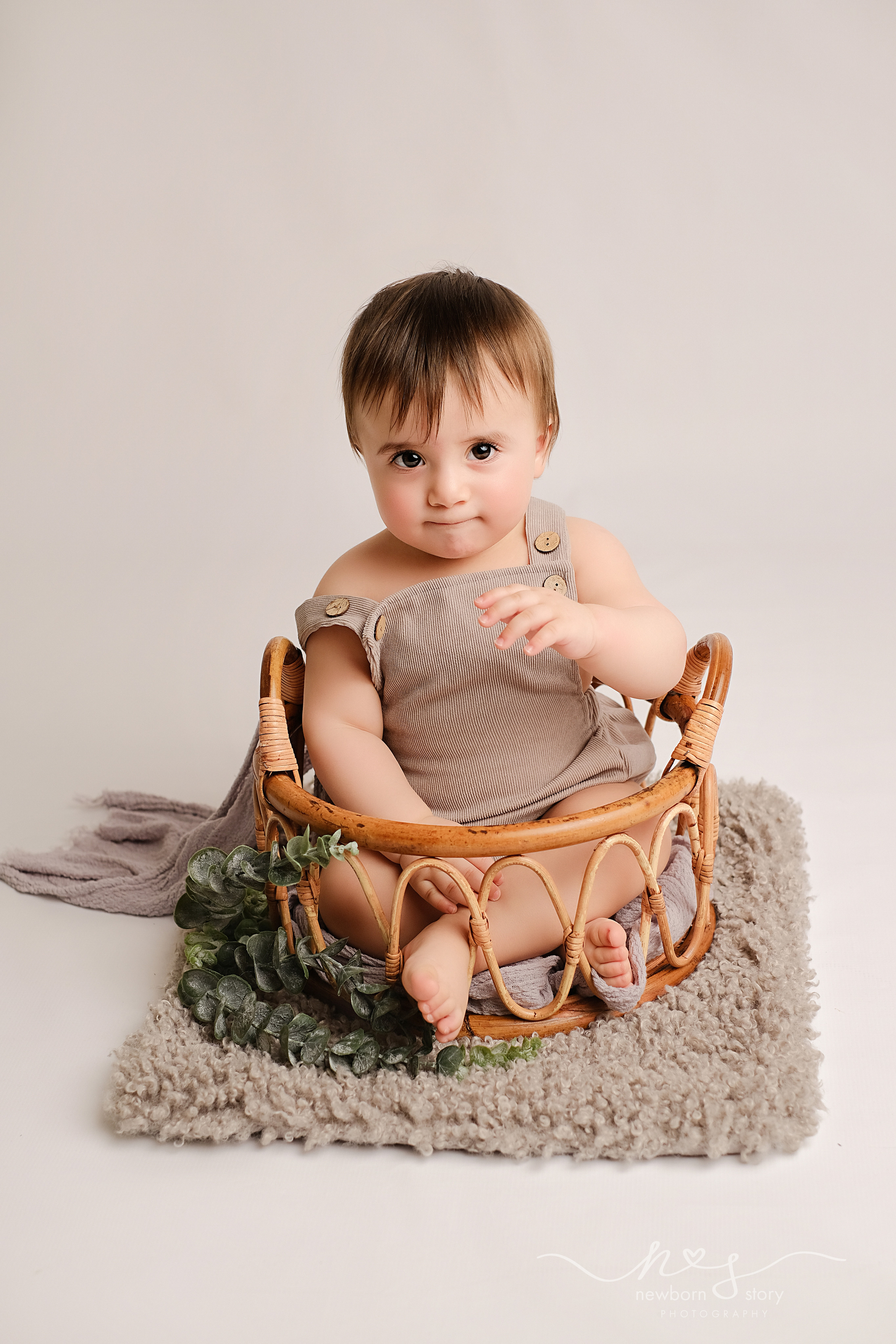 SITTER PHOTOGRAPHY. Newborn, Sitter and Cake Smash Photographer in Doha, Qatar