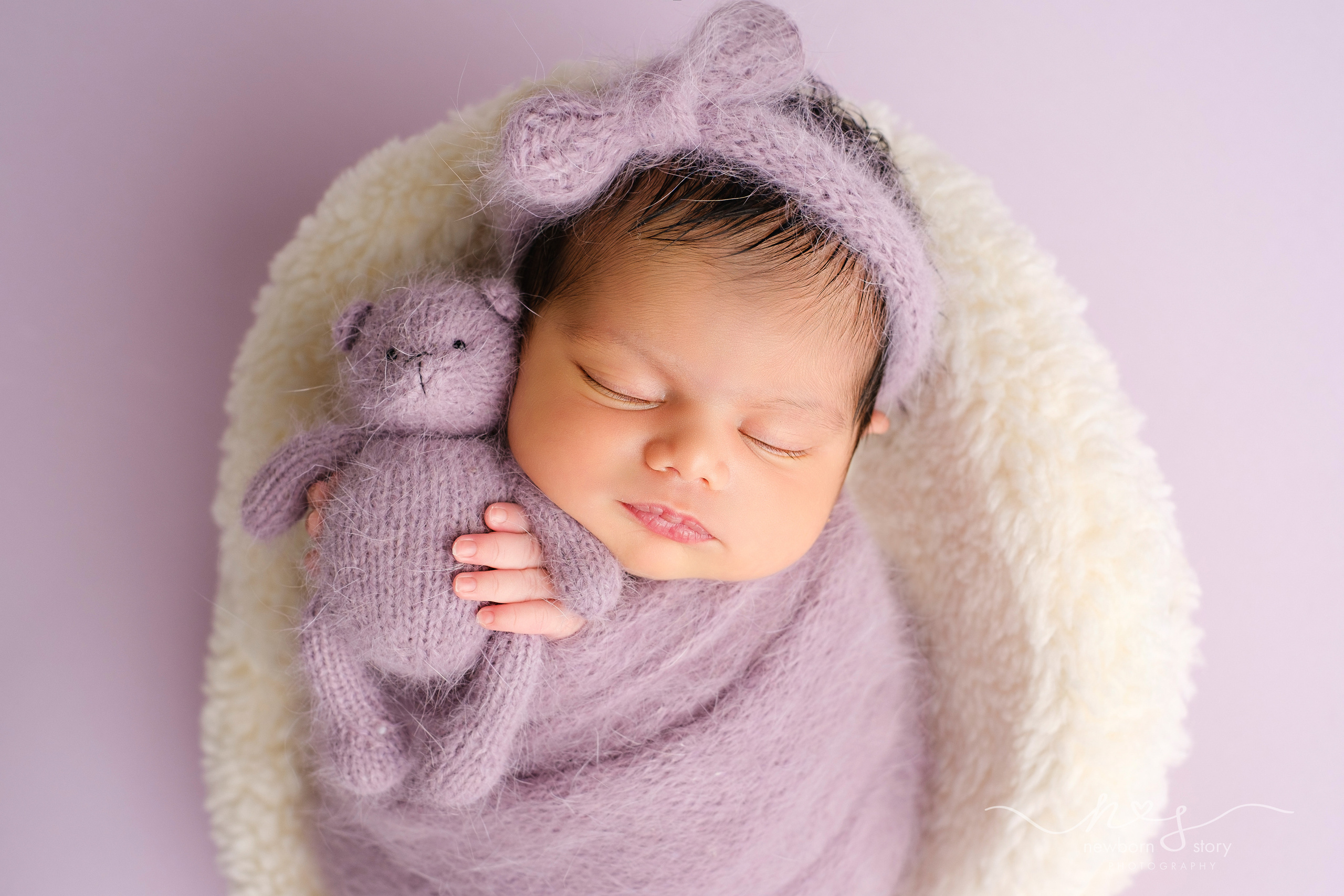 NEWBORN PHOTOGRAPHY. Newborn, Sitter and Cake Smash Photographer in Doha, Qatar
