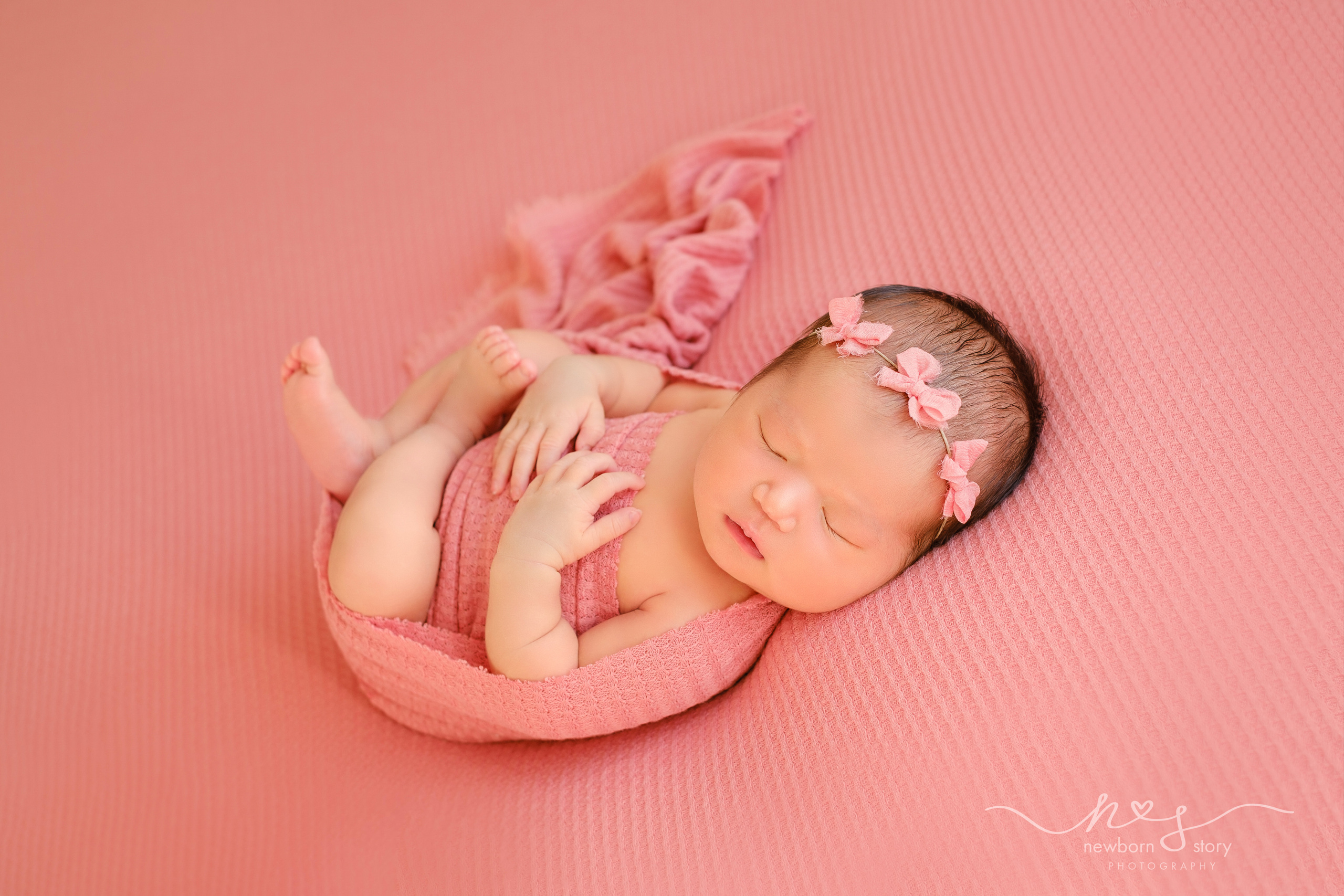 NEWBORN PHOTOGRAPHY. Newborn, Sitter and Cake Smash Photographer in Doha, Qatar