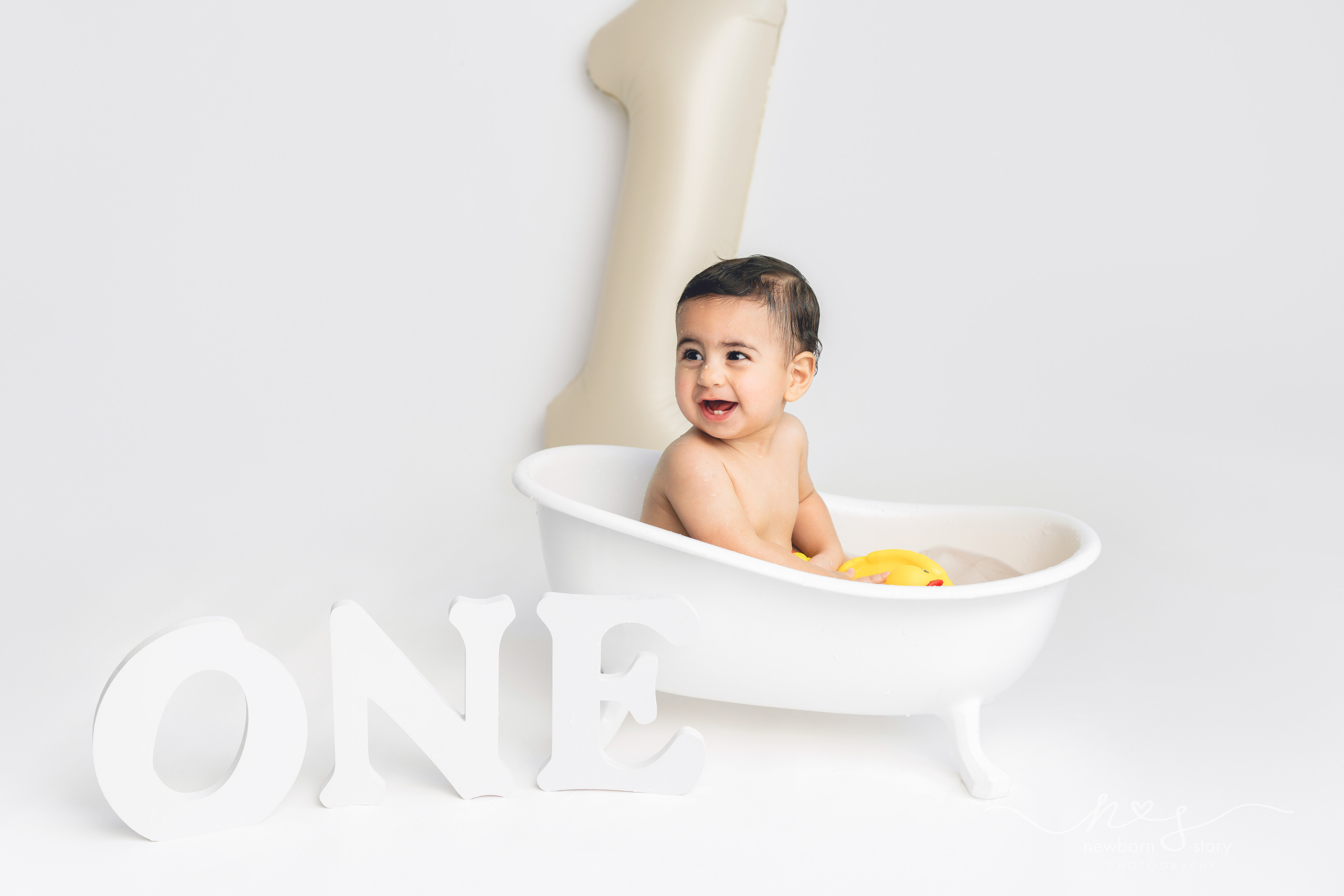 CAKE SMASH PHOTOGRAPHY. Newborn, Sitter and Cake Smash Photographer in Doha, Qatar