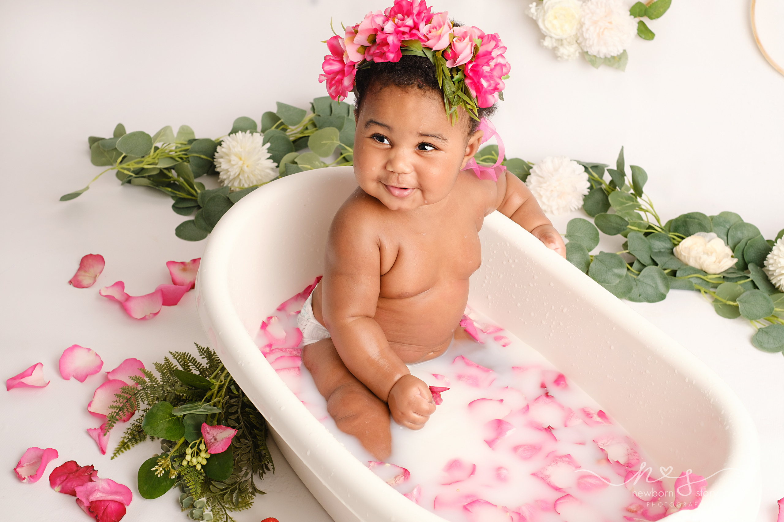 SITTER PHOTOGRAPHY. Newborn, Sitter and Cake Smash Photographer in Doha, Qatar