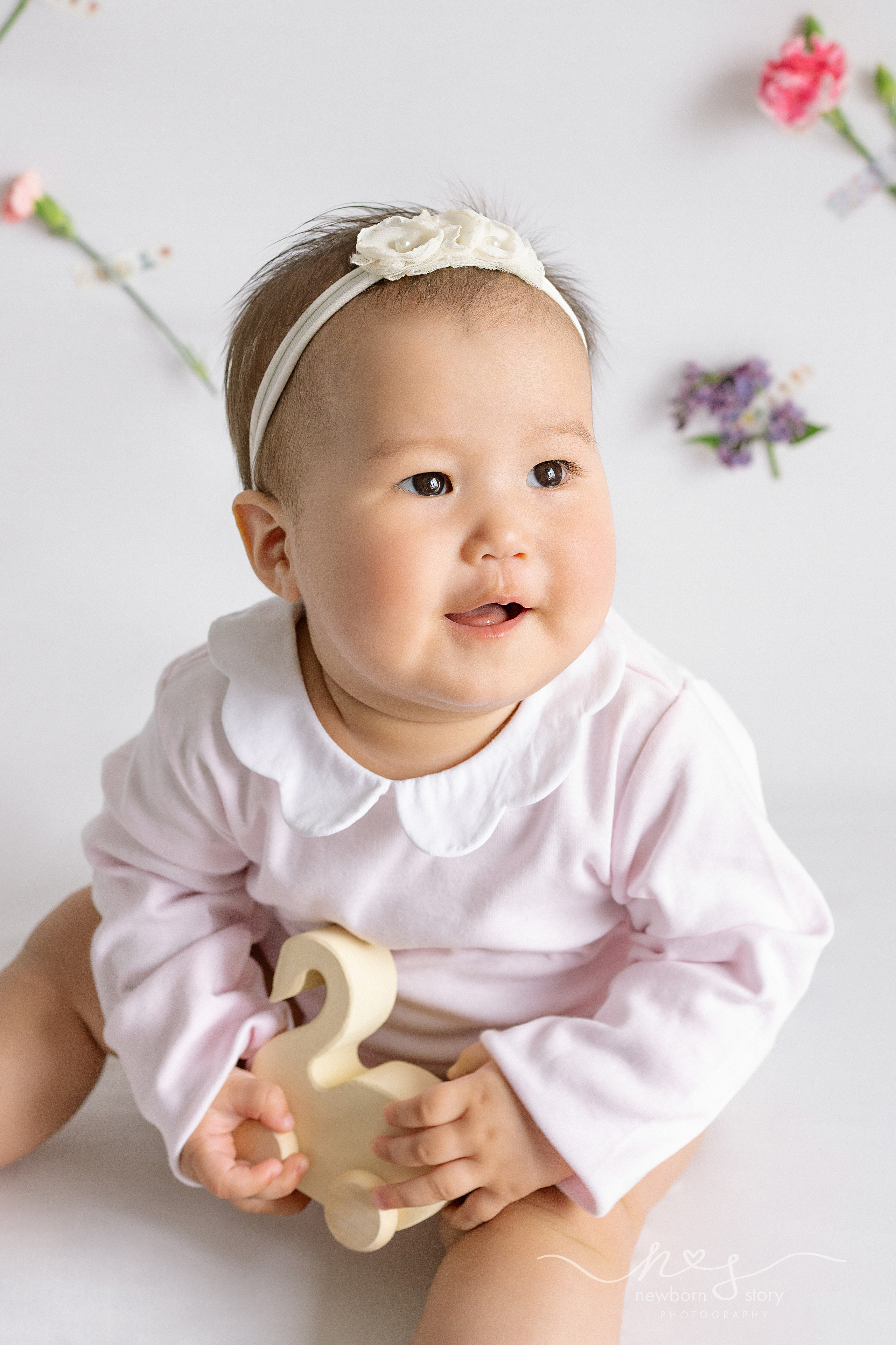 SITTER PHOTOGRAPHY. Newborn, Sitter and Cake Smash Photographer in Doha, Qatar