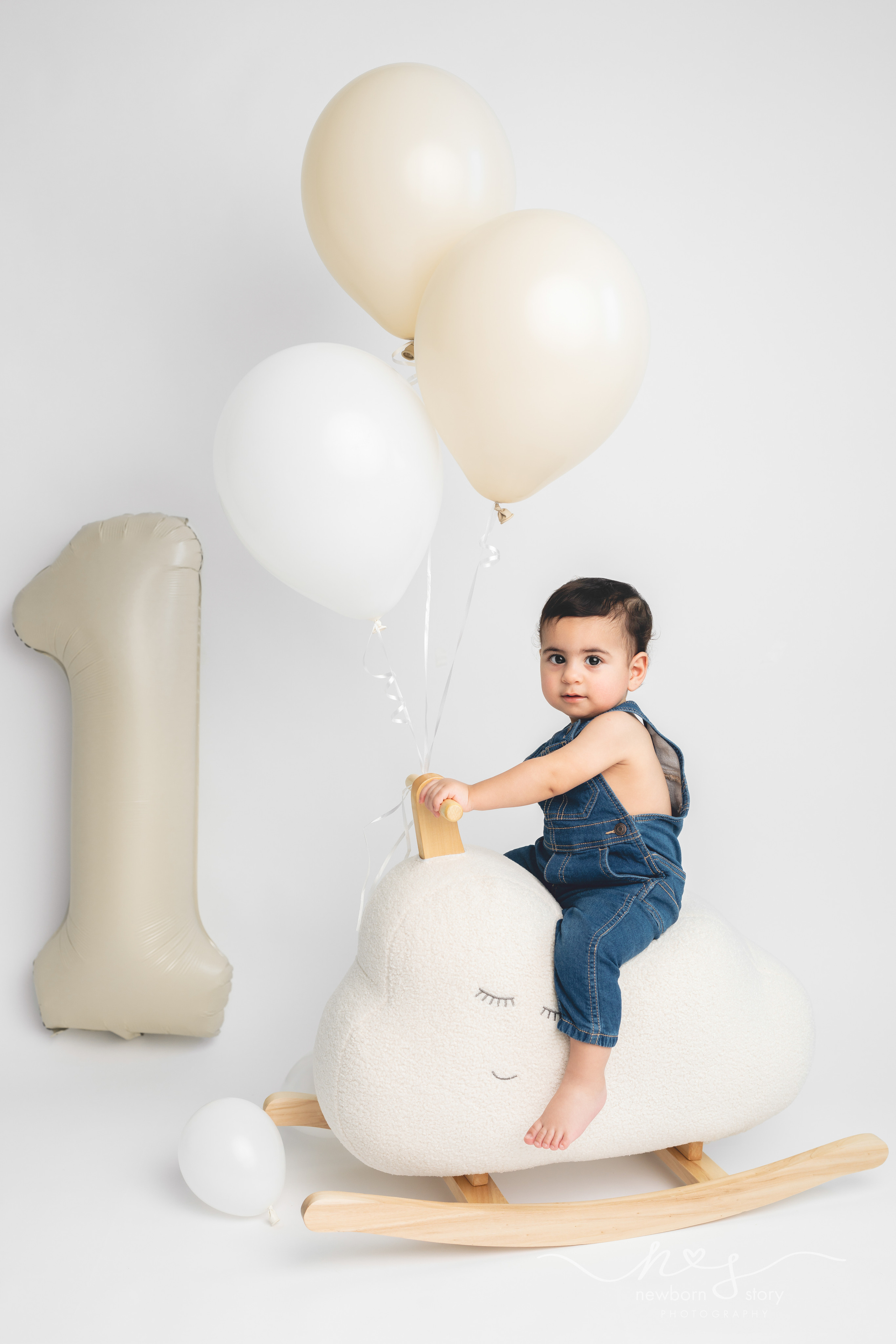 CAKE SMASH PHOTOGRAPHY. Newborn, Sitter and Cake Smash Photographer in Doha, Qatar