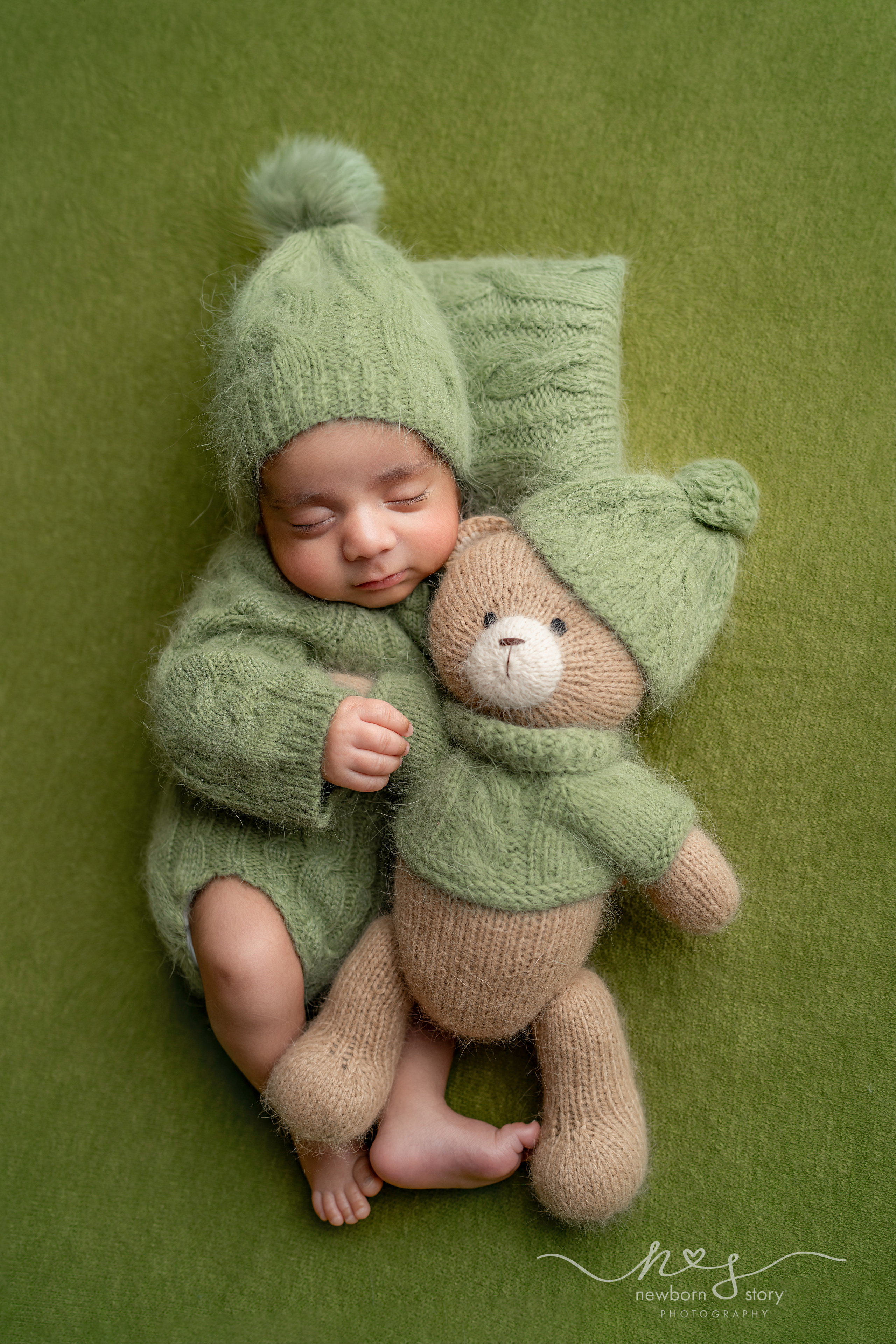 NEWBORN PHOTOGRAPHY. Newborn, Sitter and Cake Smash Photographer in Doha, Qatar