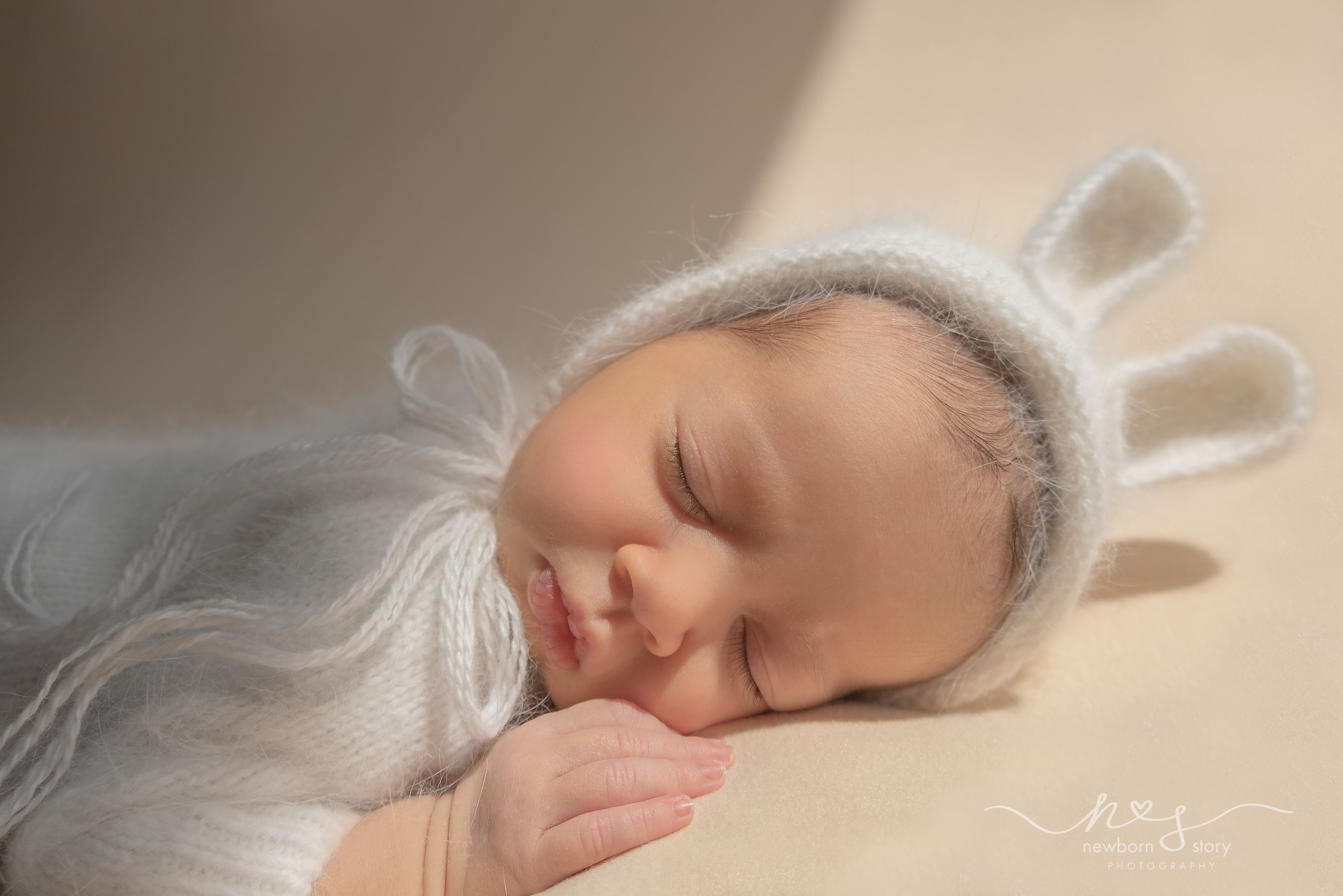NEWBORN PHOTOGRAPHY. Newborn, Sitter and Cake Smash Photographer in Doha, Qatar
