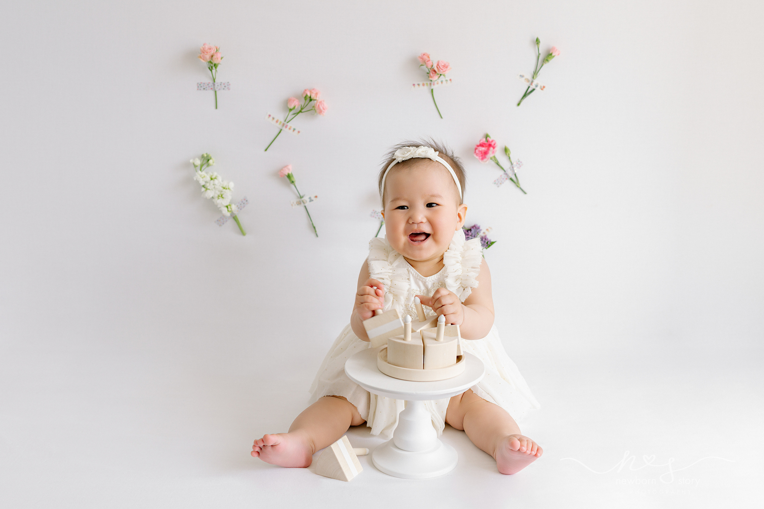 SITTER PHOTOGRAPHY. Newborn, Sitter and Cake Smash Photographer in Doha, Qatar
