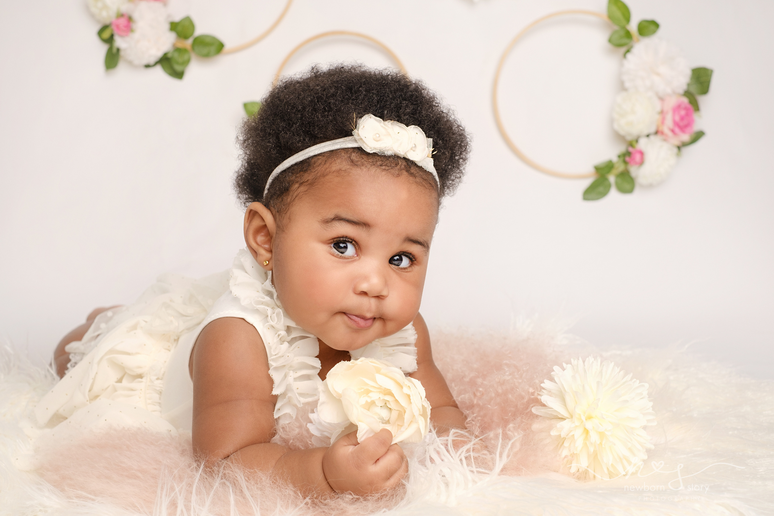 SITTER PHOTOGRAPHY. Newborn, Sitter and Cake Smash Photographer in Doha, Qatar