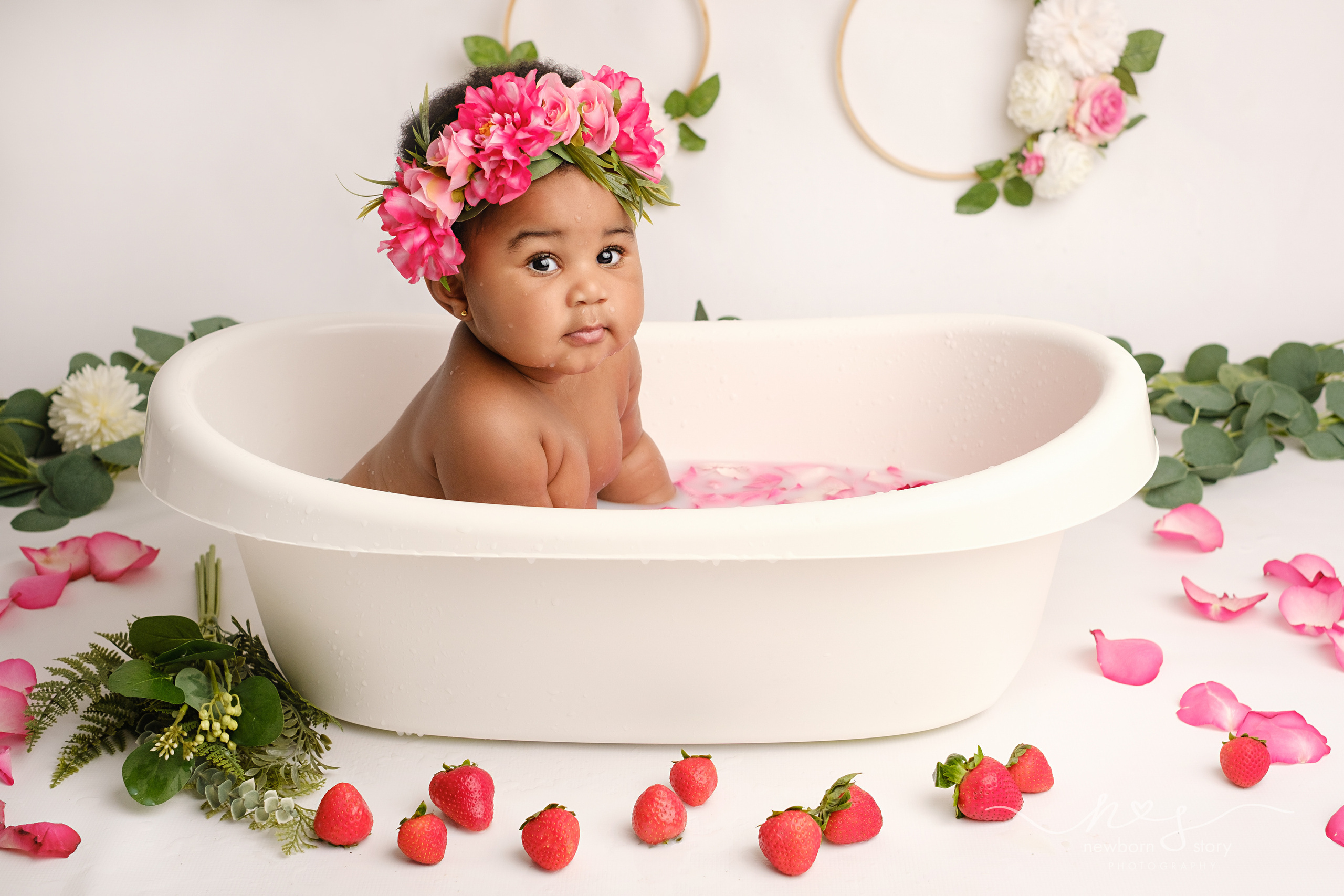 SITTER PHOTOGRAPHY. Newborn, Sitter and Cake Smash Photographer in Doha, Qatar