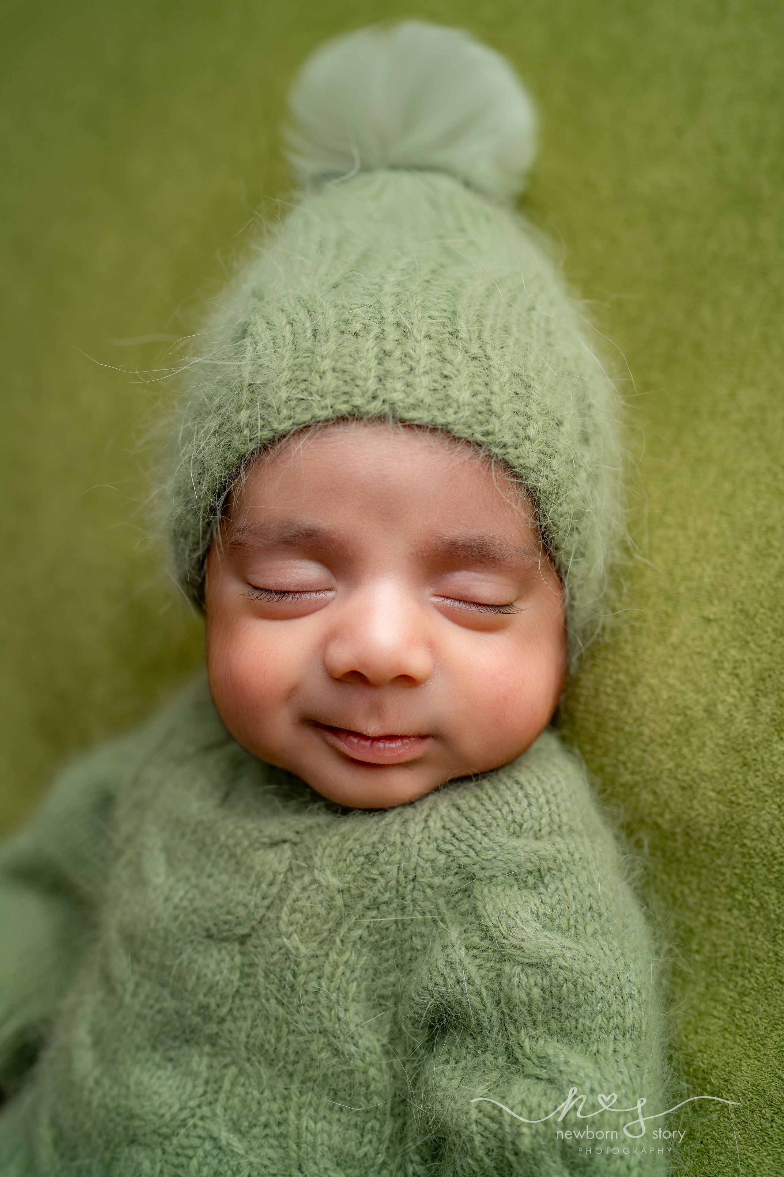 NEWBORN PHOTOGRAPHY. Newborn, Sitter and Cake Smash Photographer in Doha, Qatar