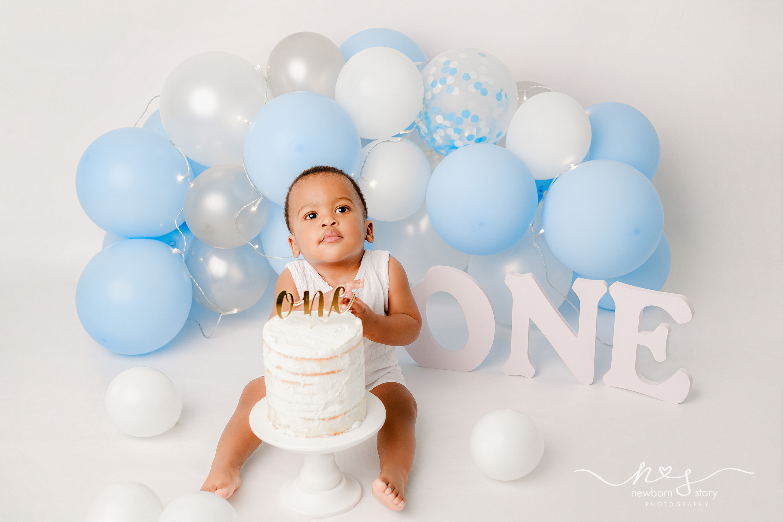 CAKE SMASH PHOTOGRAPHY. Newborn, Sitter and Cake Smash Photographer in Doha, Qatar