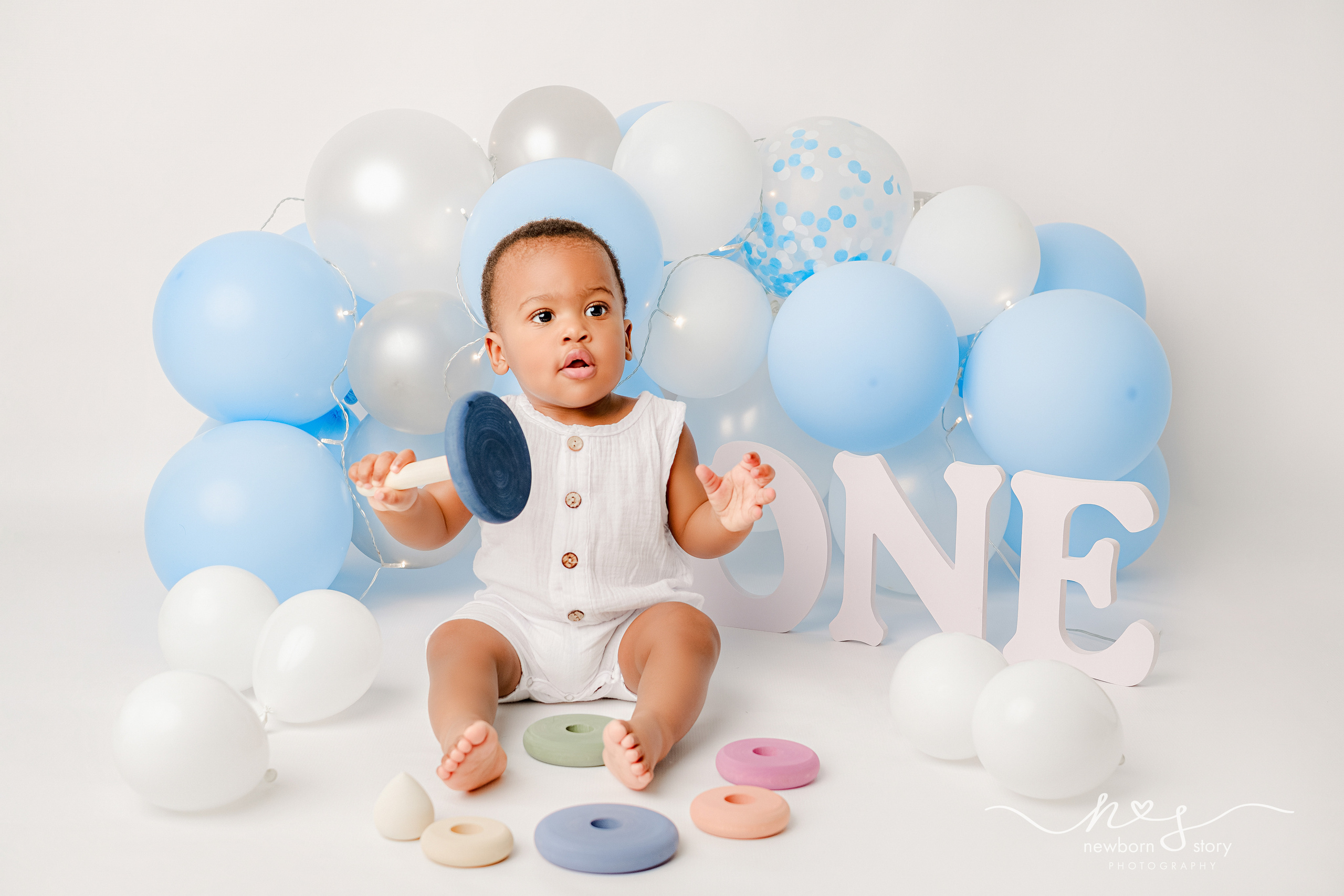 CAKE SMASH PHOTOGRAPHY. Newborn, Sitter and Cake Smash Photographer in Doha, Qatar