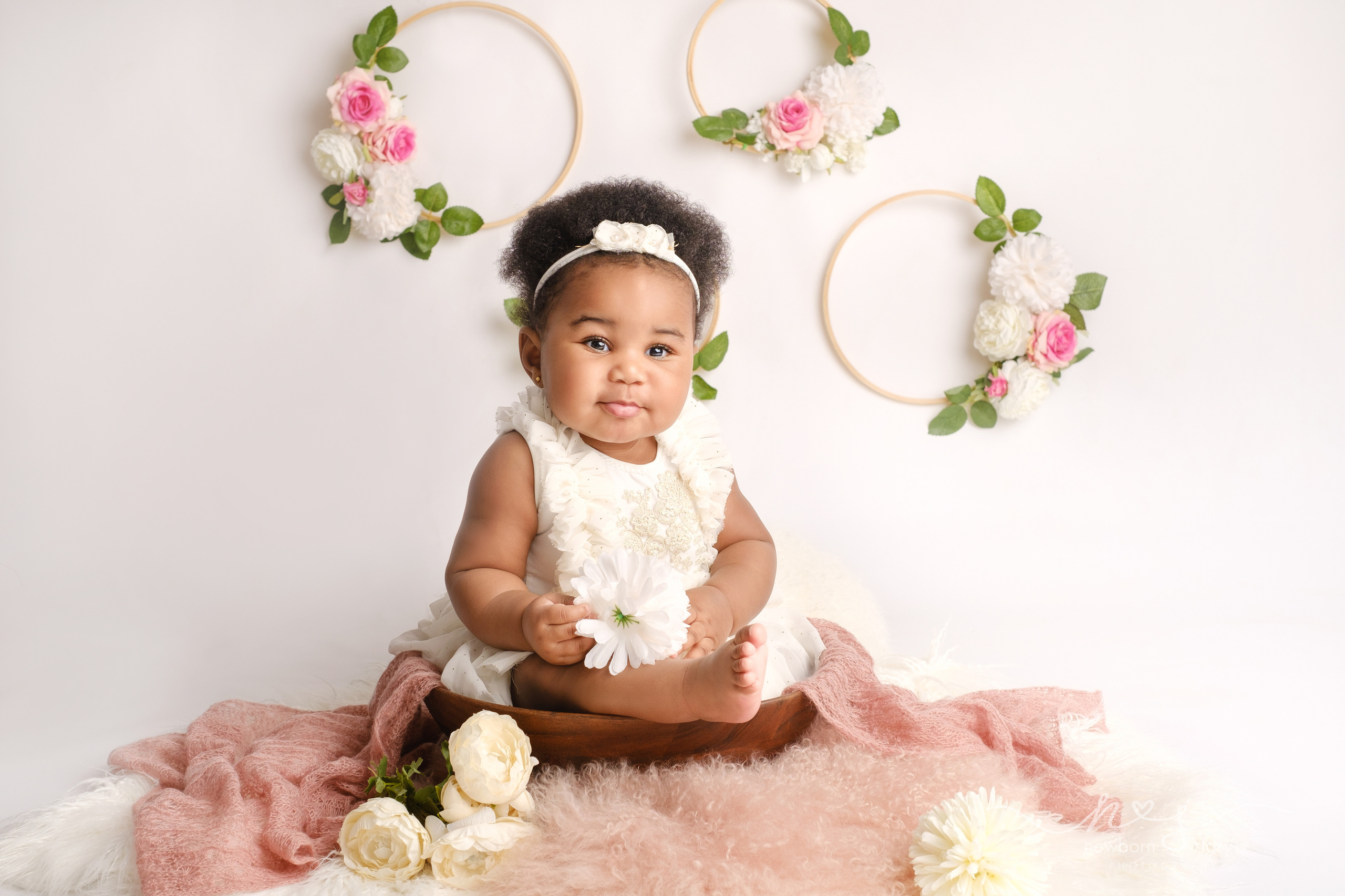 SITTER PHOTOGRAPHY. Newborn, Sitter and Cake Smash Photographer in Doha, Qatar