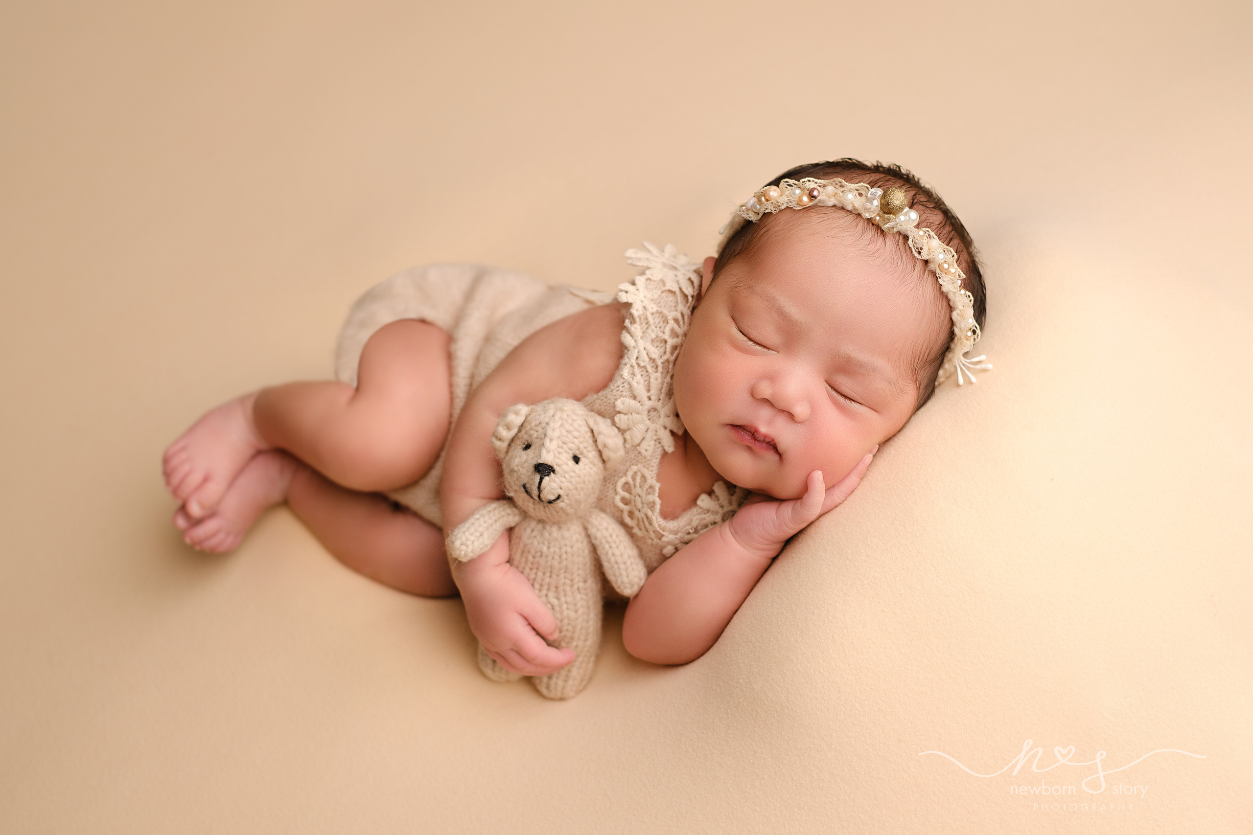 NEWBORN PHOTOGRAPHY. Newborn, Sitter and Cake Smash Photographer in Doha, Qatar