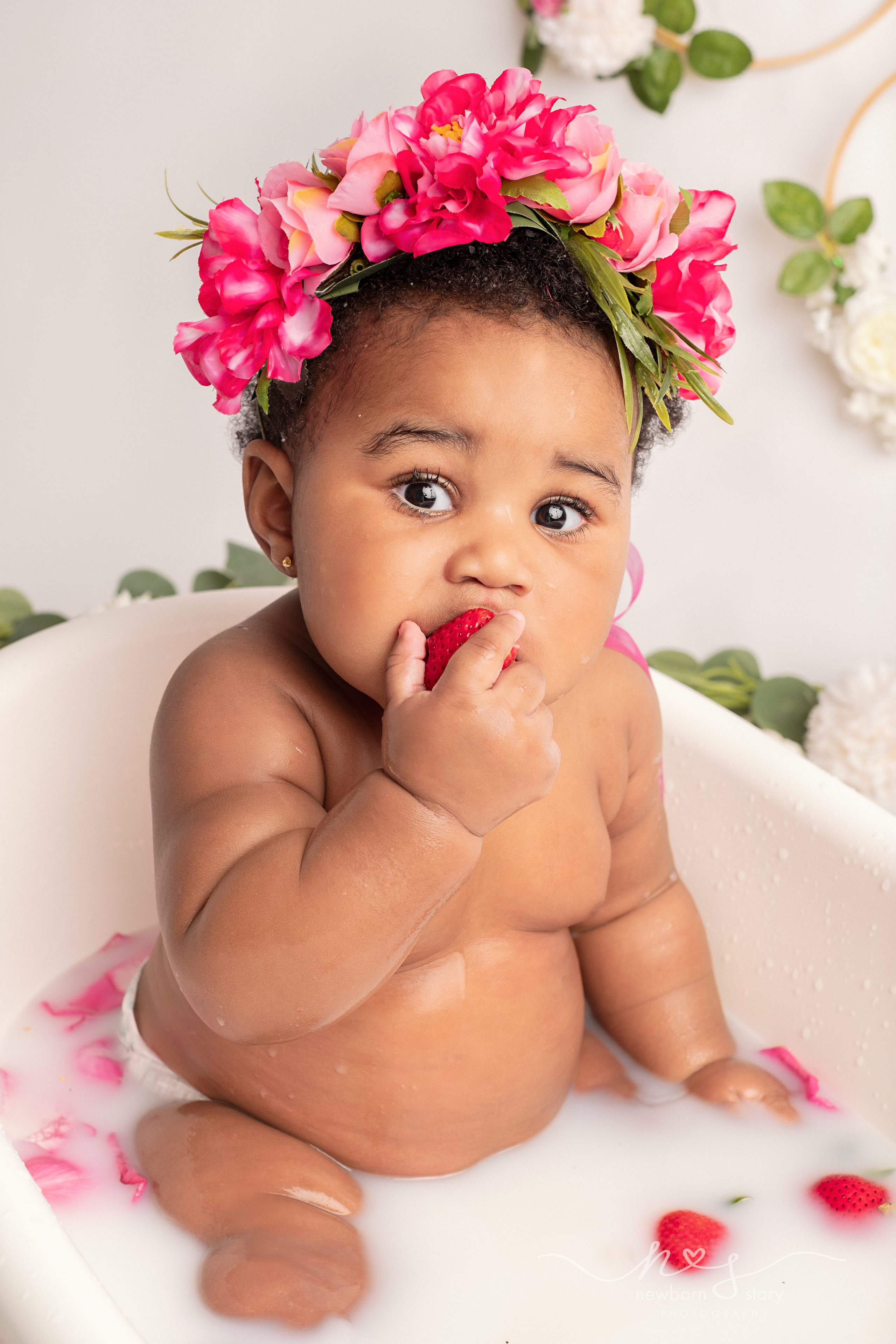 SITTER PHOTOGRAPHY. Newborn, Sitter and Cake Smash Photographer in Doha, Qatar