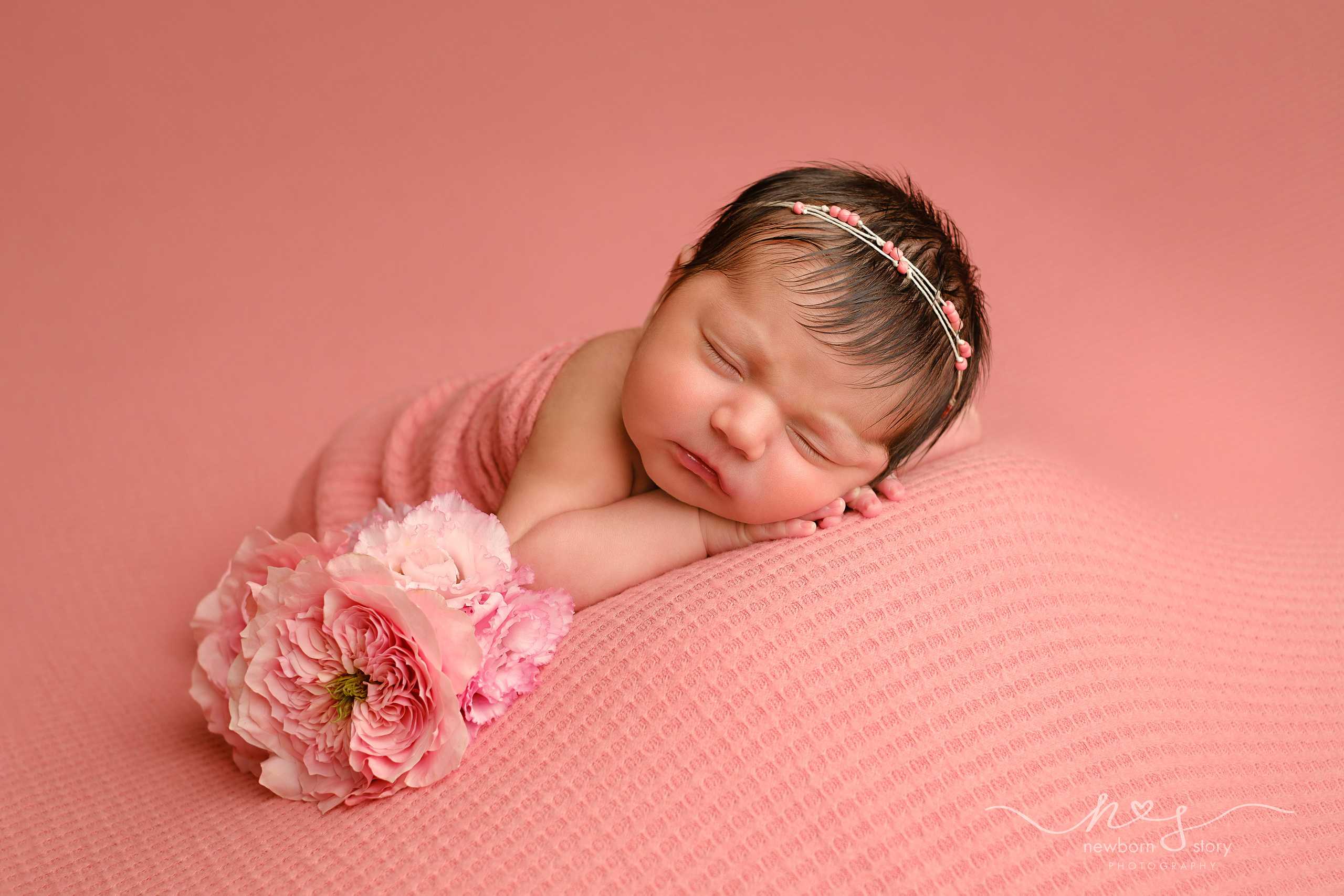 NEWBORN PHOTOGRAPHY. Newborn, Sitter and Cake Smash Photographer in Doha, Qatar