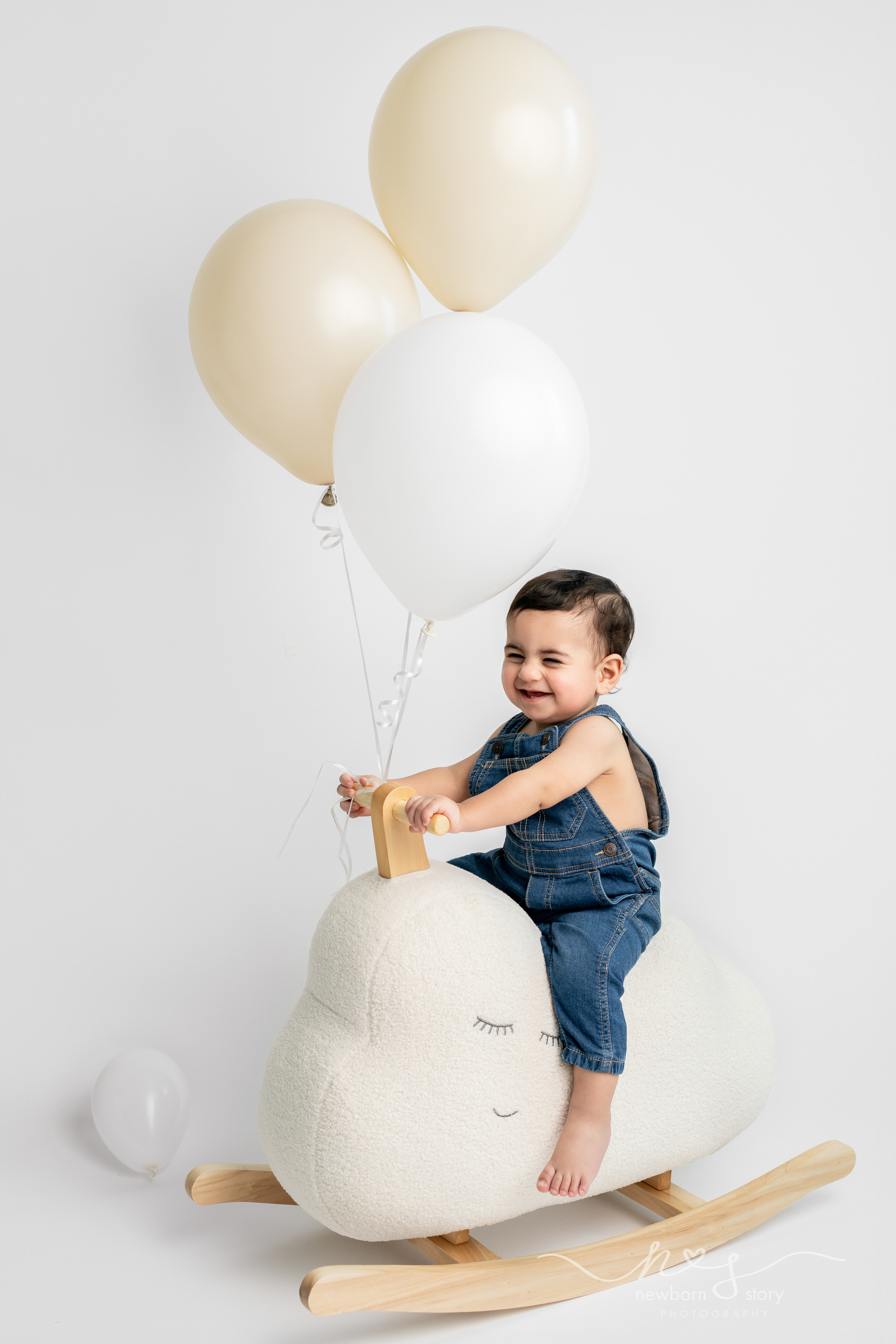 CAKE SMASH PHOTOGRAPHY. Newborn, Sitter and Cake Smash Photographer in Doha, Qatar