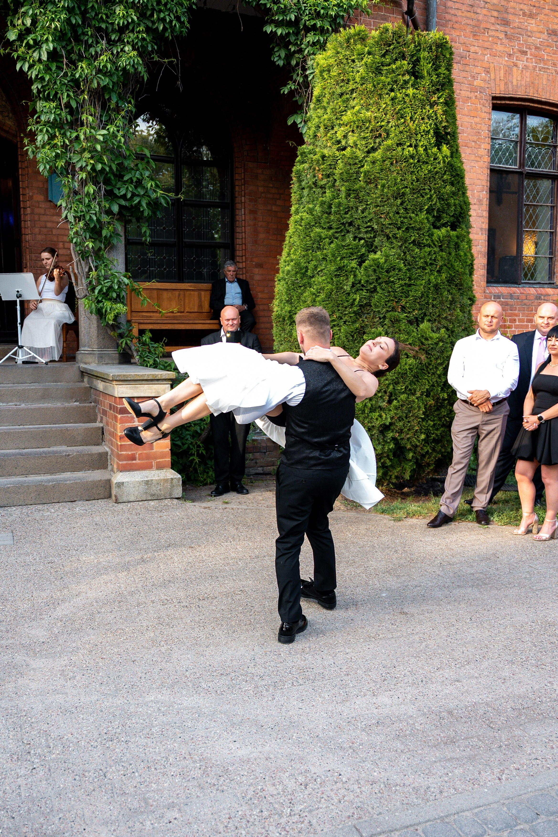 E&N: Zamek w Rzucewie. SL Wedding Photo — Editorial, Elegant & Timeless Wedding Photography in Poland and Across Europe