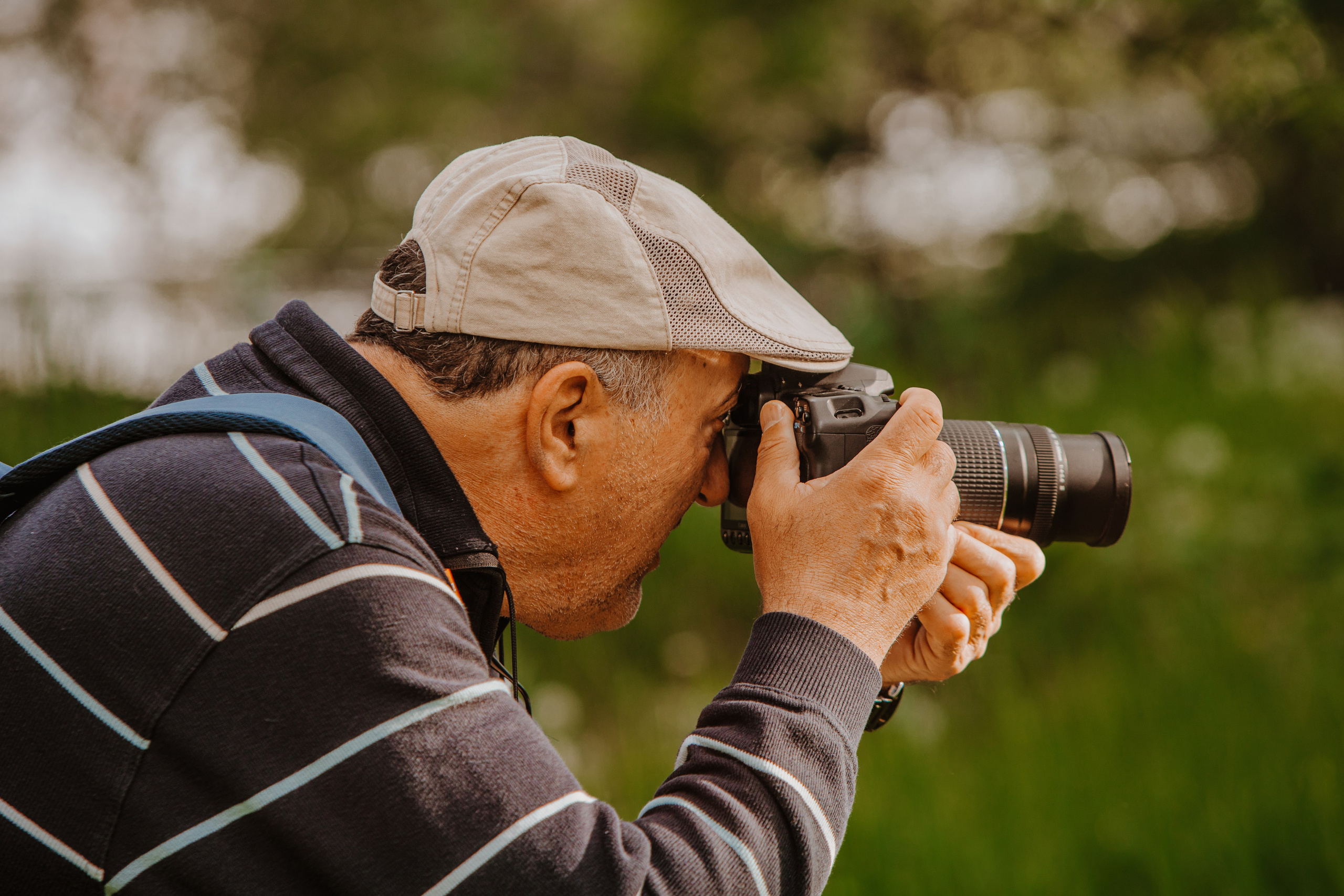 Primul dans nuntă în lumină caldă – cadru cinematic