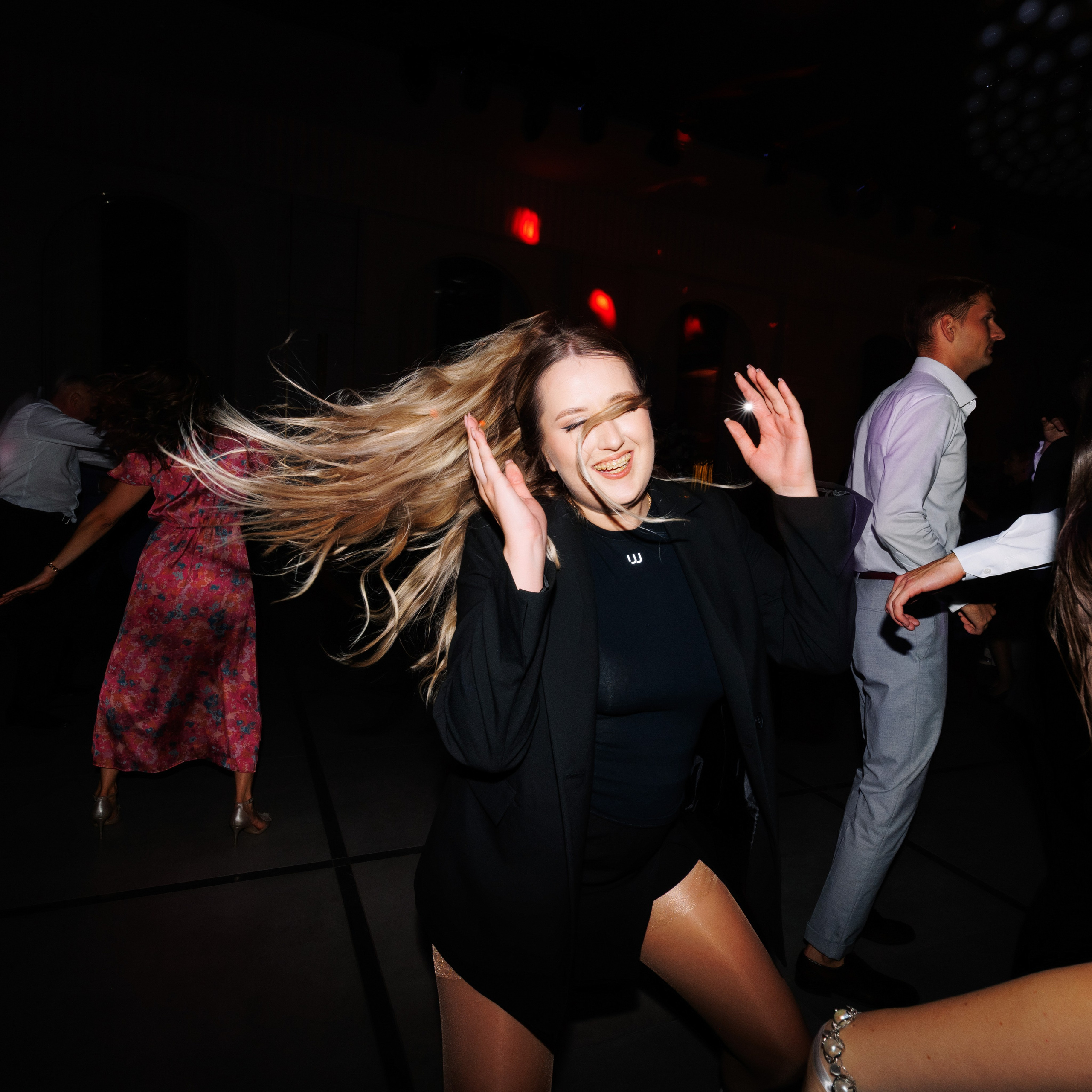 Fotograf profesionist de nuntă, poveste vizuală naturală, momente reale, film photography și digital, Moldova și Europa.