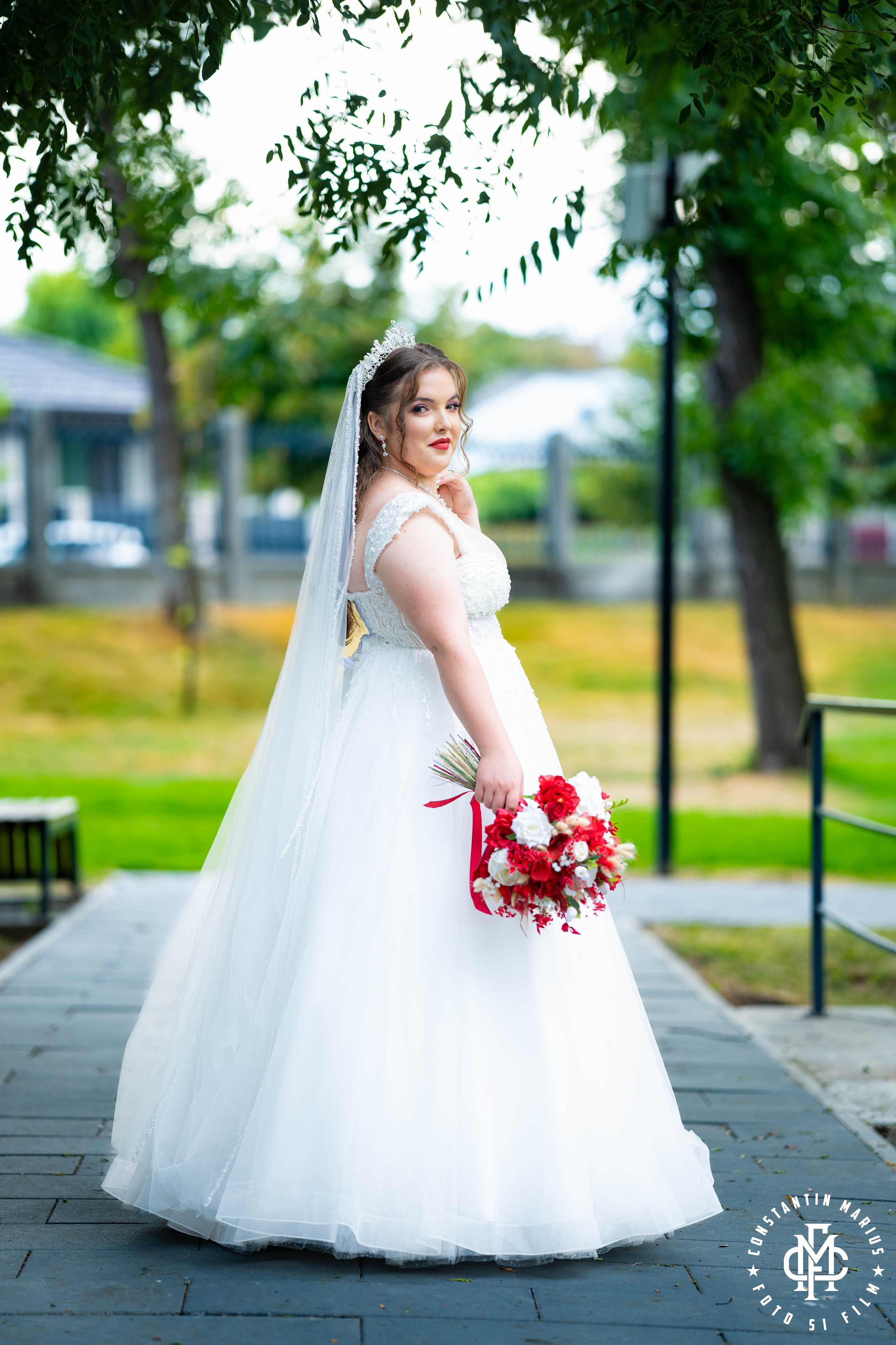 WEDDING PHOTOGRAPHY. DESPRE NOI