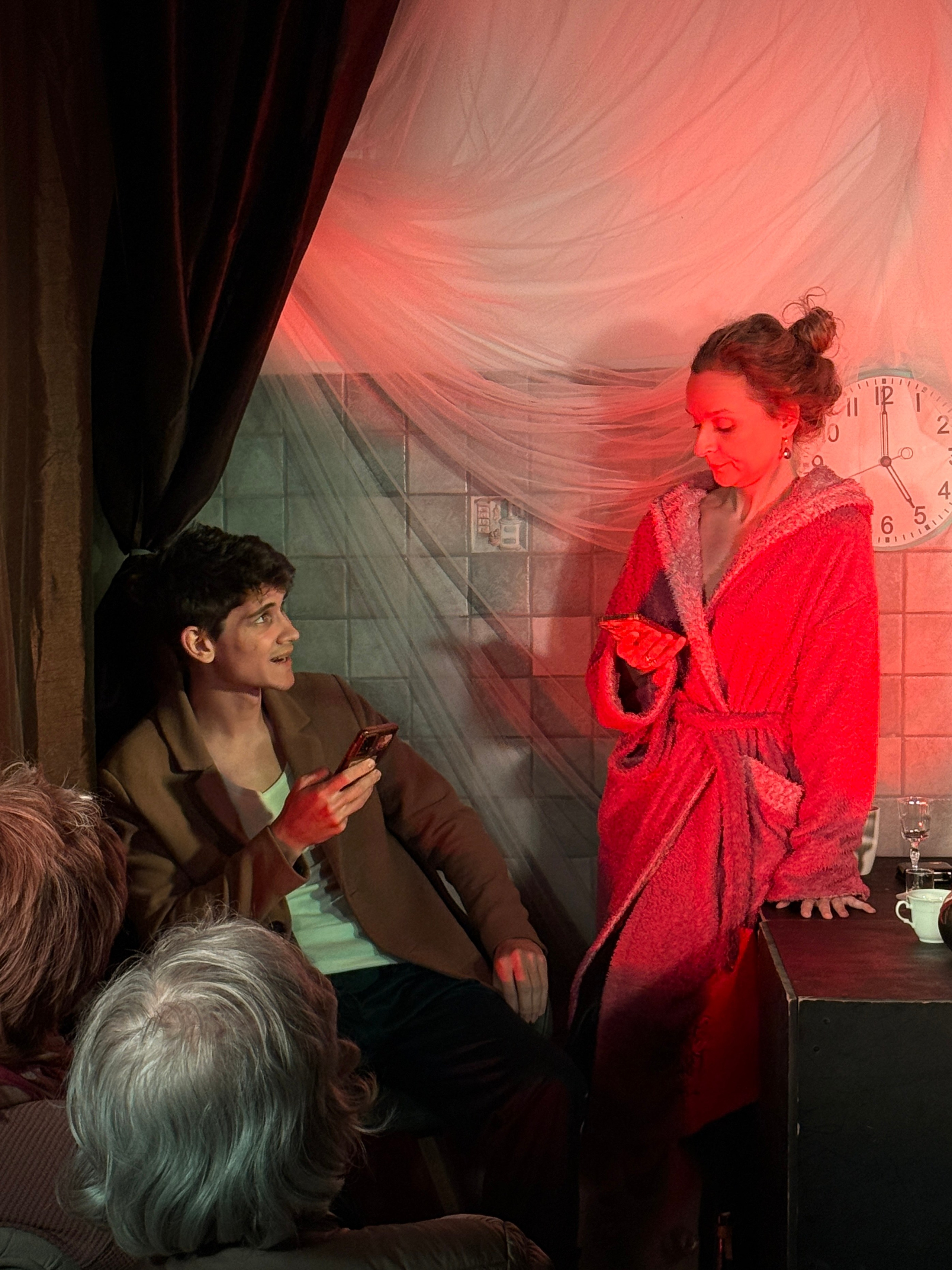 Фоторепортаж вистави у Будві. Портретний фотограф Альона Новгородцева