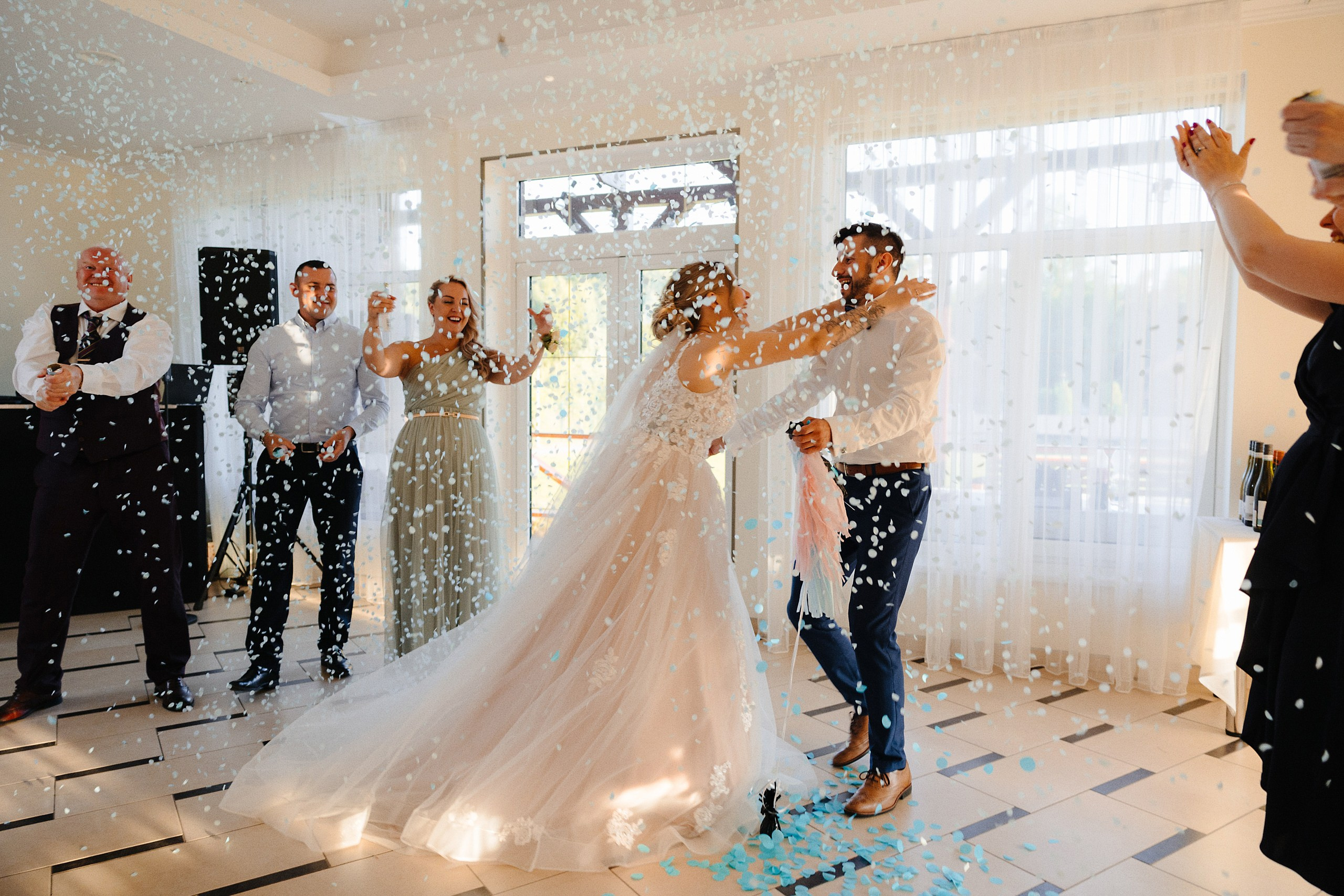 Летний свадебный фоторепортаж в Риге и Alberta Muiza. Евгений Тимофеев | Свадебный и контент-фотограф и видеограф в Риге