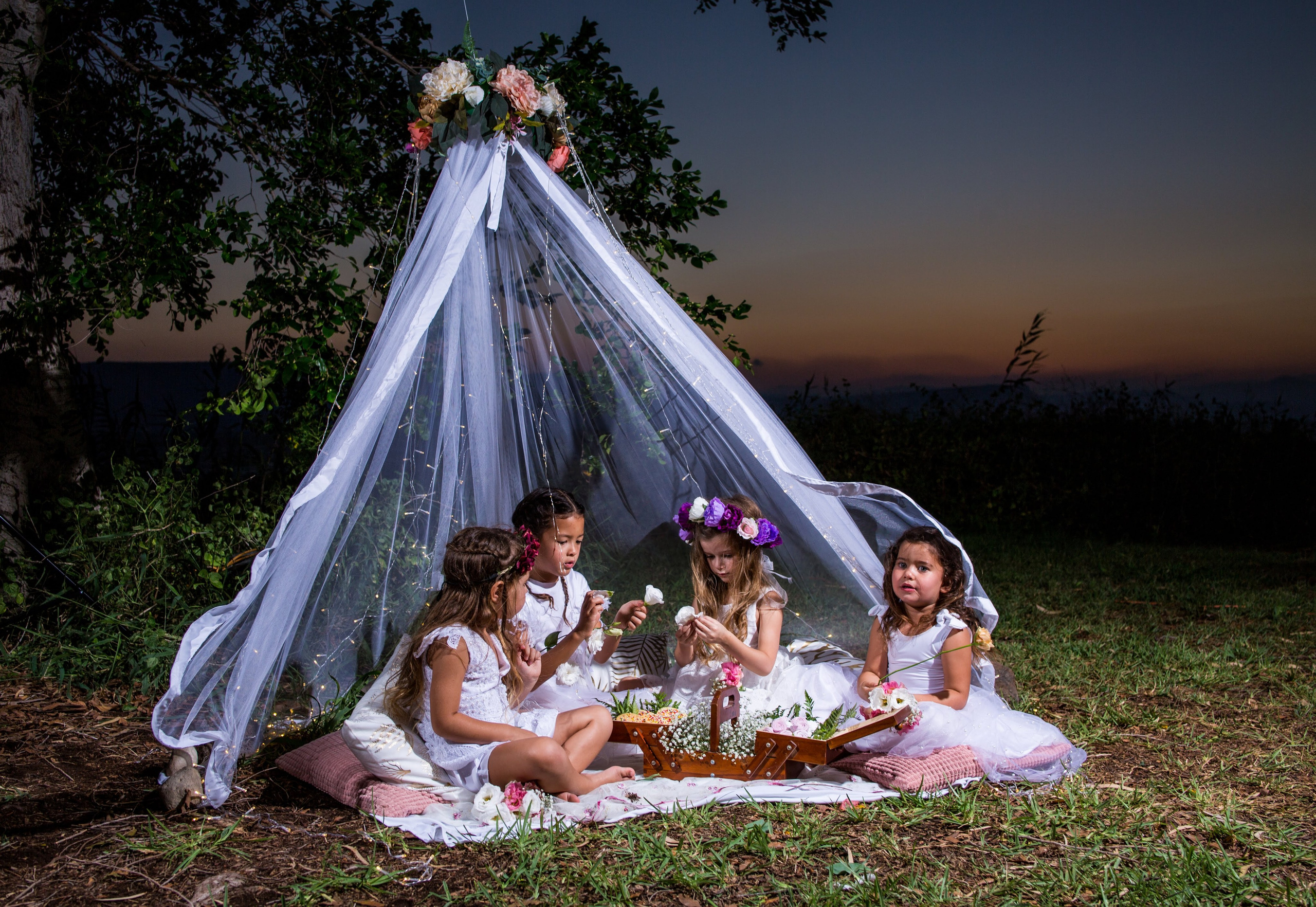 Little bridesmaids. AMIR BUCHNIK PHOTOGRAPHER