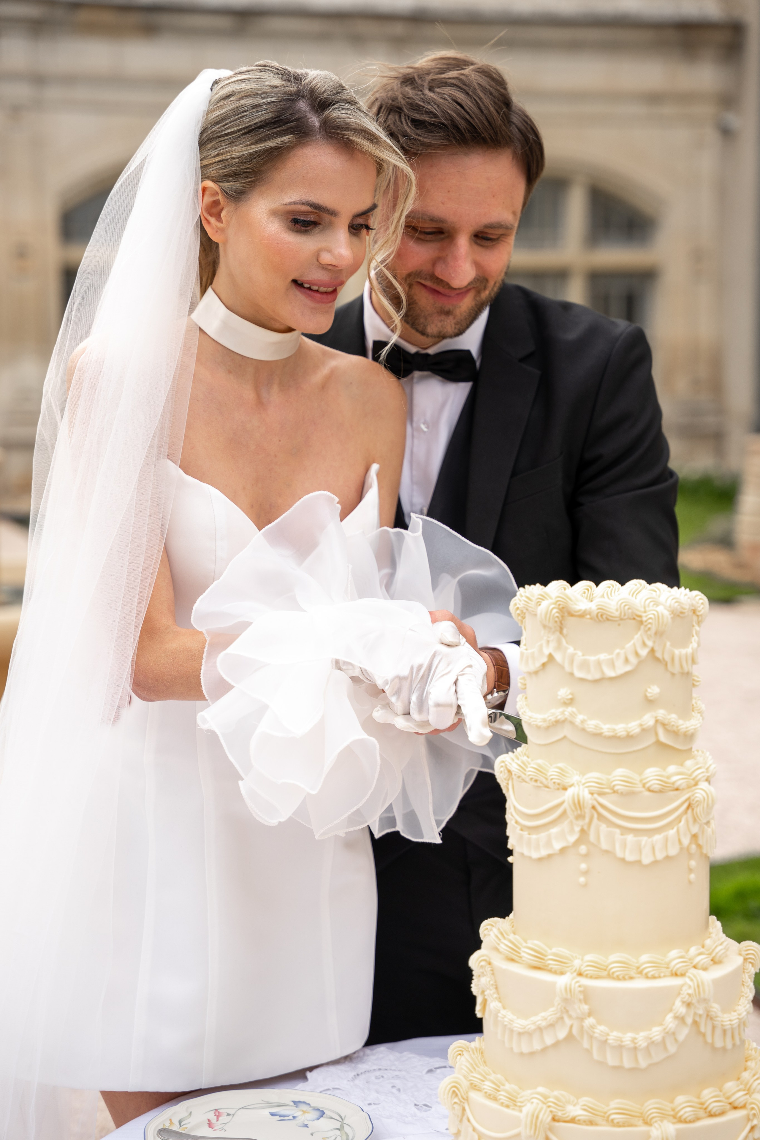 Chateau elopement inspiration. Wedding photographer in Paris Oksana Shum