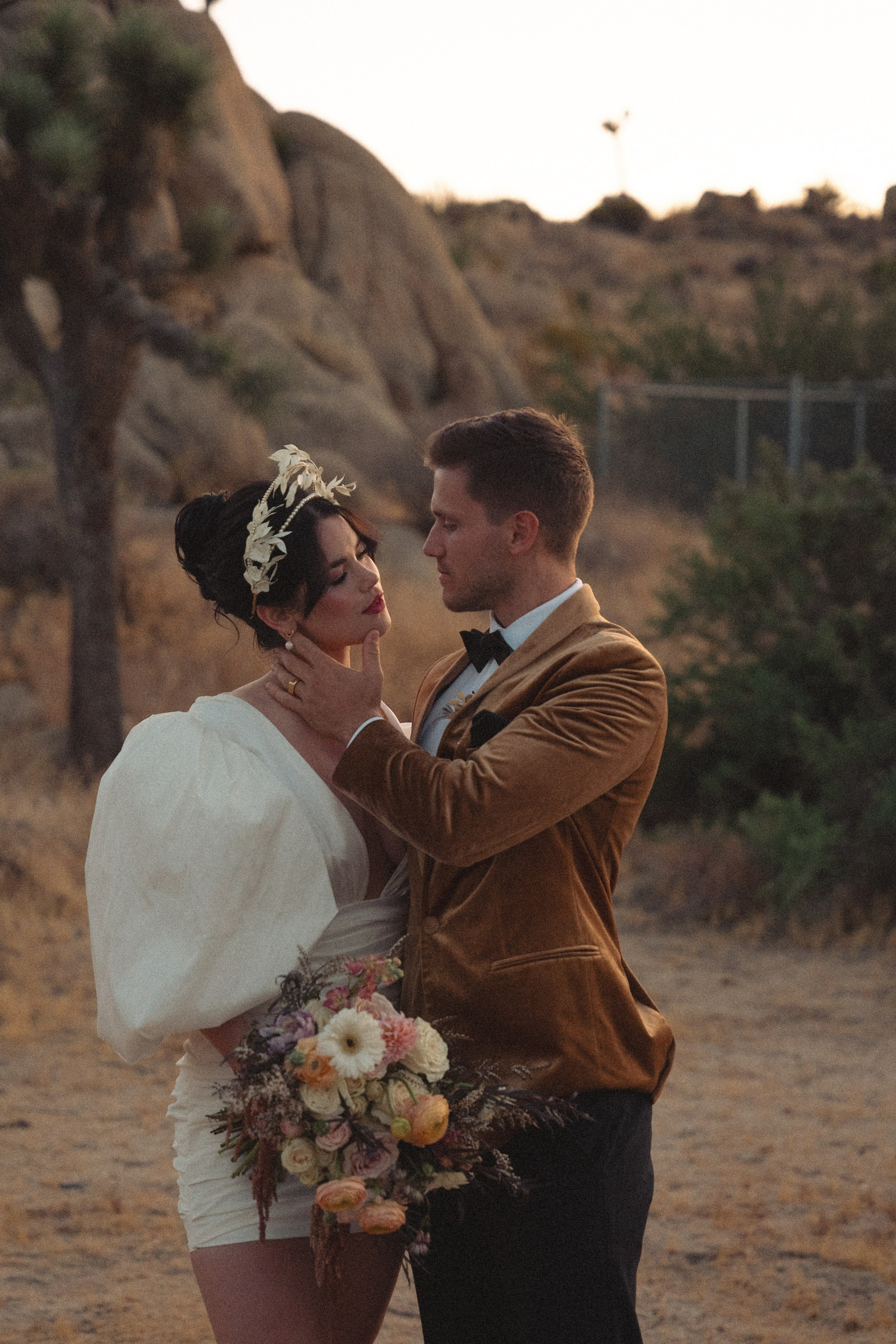 Joshua Tree wedding. Joshua tree elopement. Wedding for 2. Wedding photographer Joshua Tree. Elopement photographer in Joshua Tree. Couples photographer in Joshua Tree. Elopement in Joshua Tree