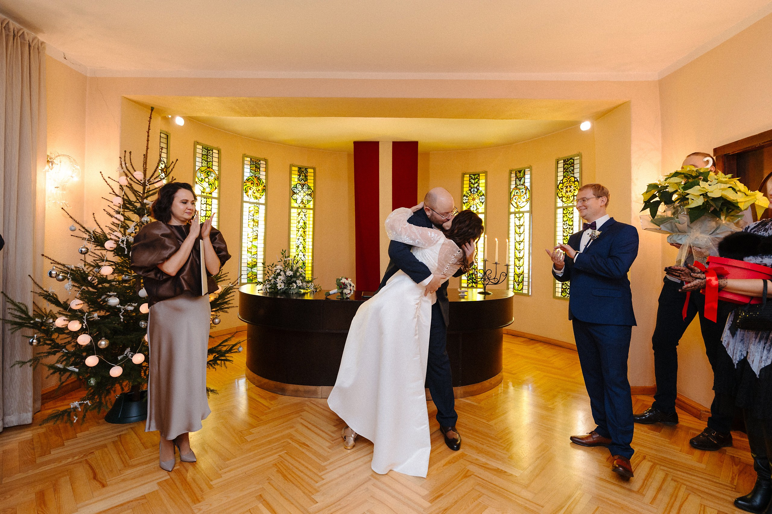 Зимняя свадебная фотосессия в музее искусств. Евгений Тимофеев | Свадебный и контент-фотограф и видеограф в Риге