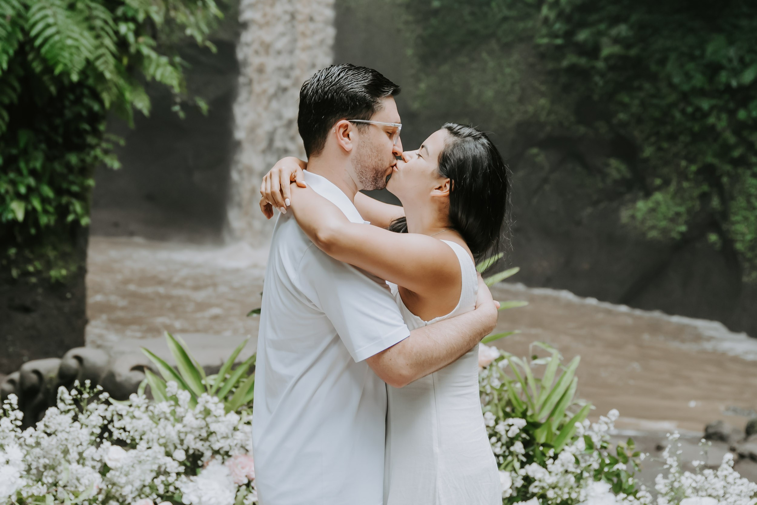 Marriage Proposal. Female Photographer in Bali