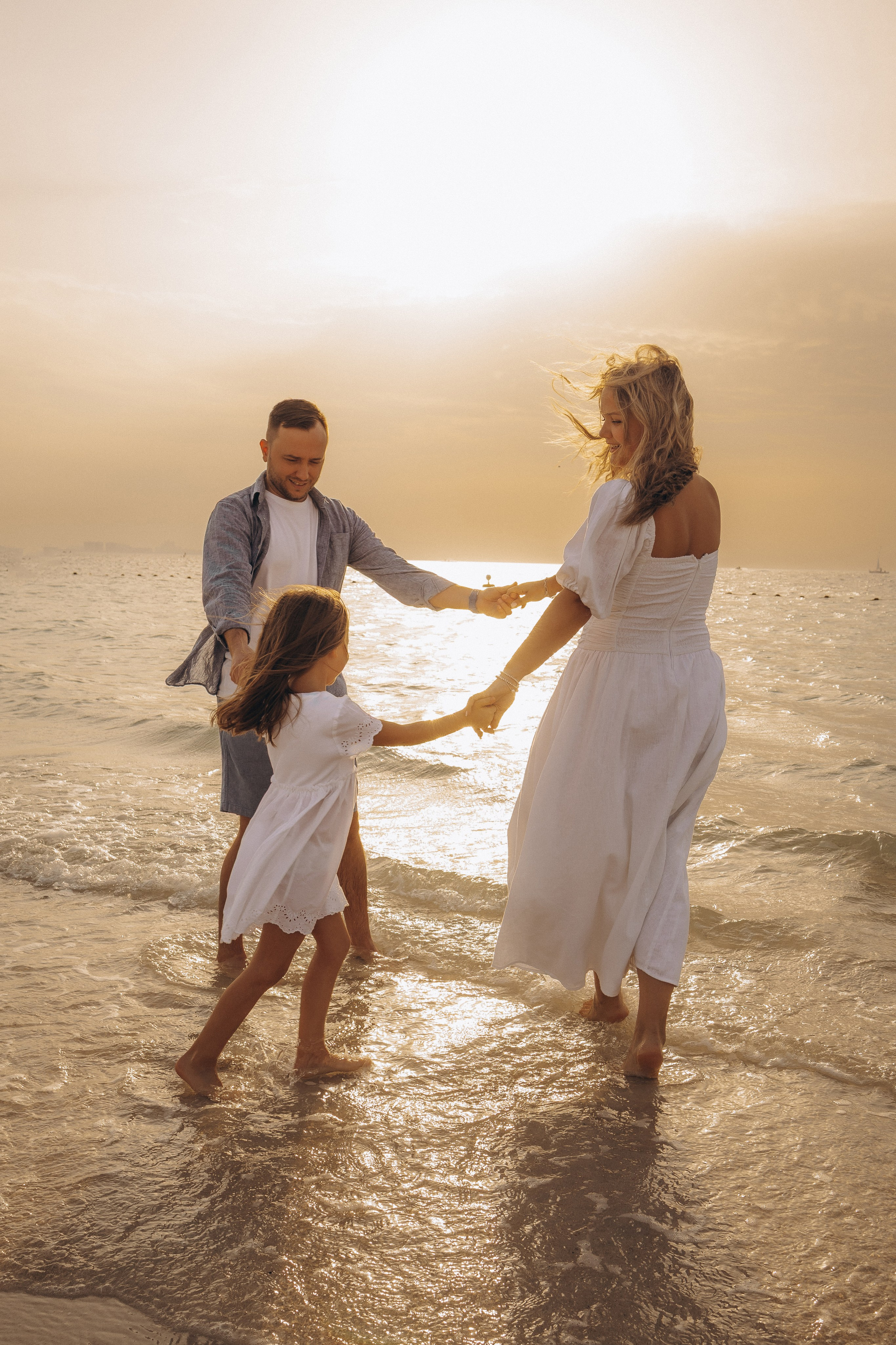 Golden hour family. Birth, Family, Newborn photographer in Dubai| Eliza Baitikova