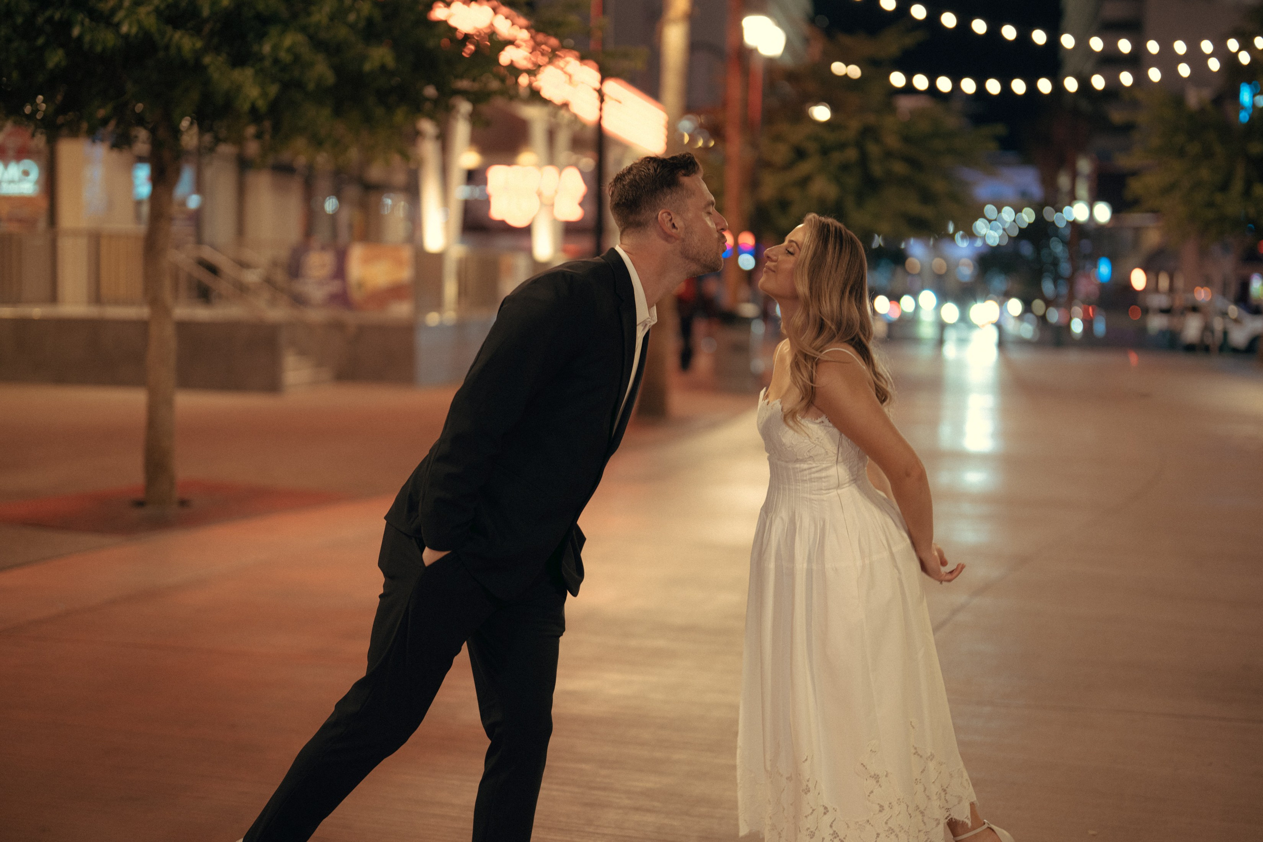 Isabela&Sean. Wedding & elopement photographer Viktoriya Kravtsov. Las Vegas