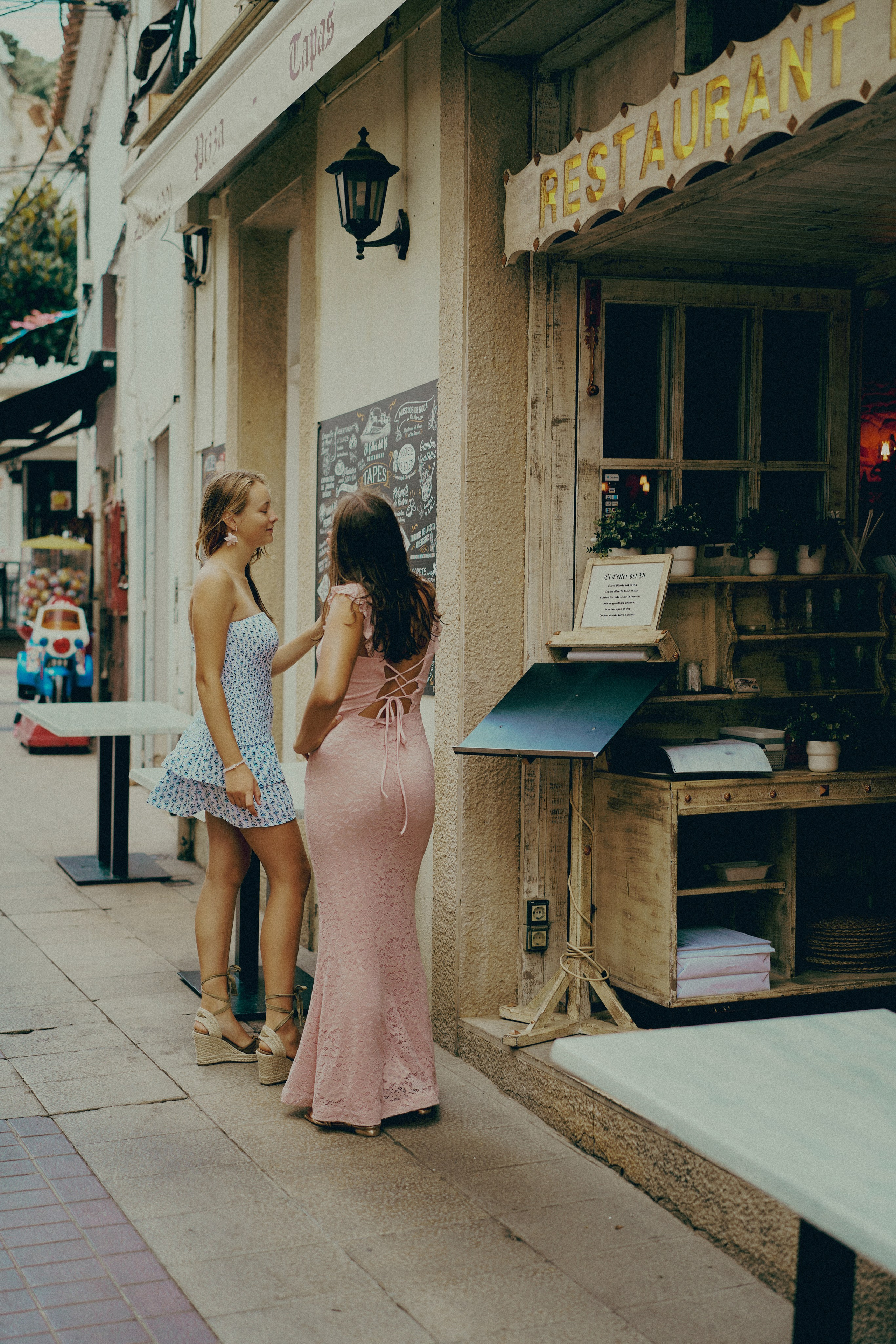 Подруги. Фотосессия с арбузом. Photographer in Barcelona Spain Zhanna Zakharchenko