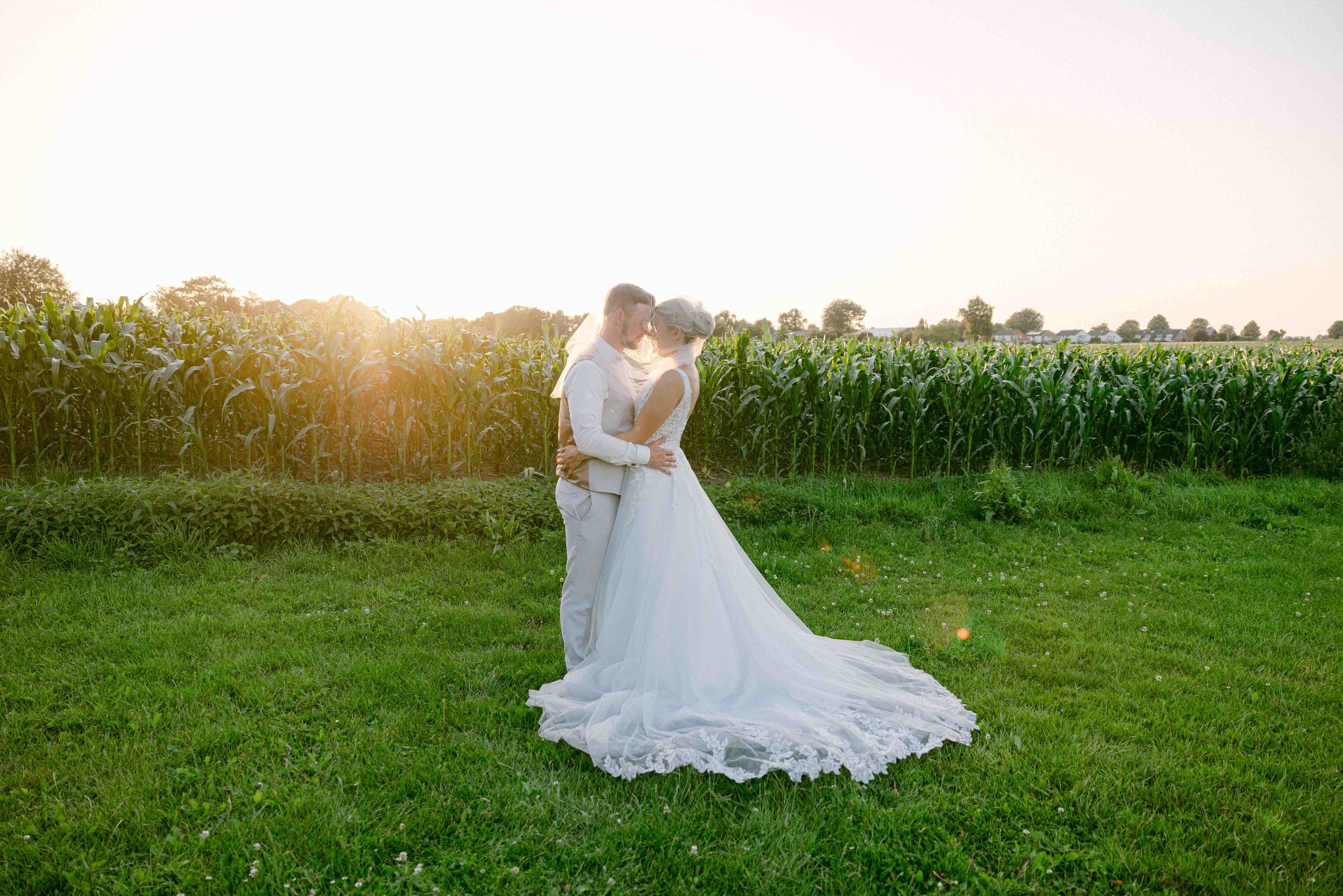 sonnenuntergang fotoshooting bei hochzeit im ak happiness 
