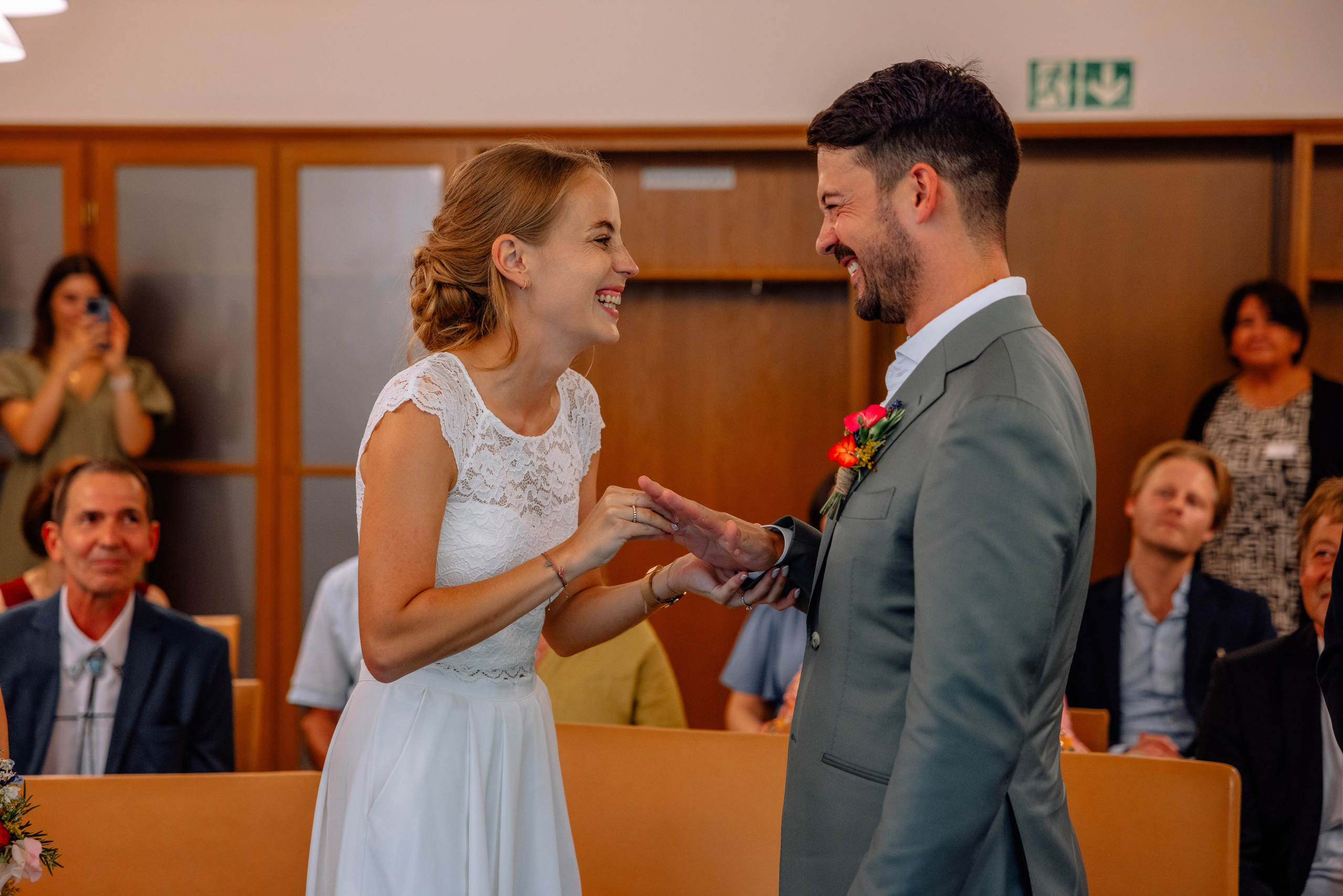 Sommerliche Hochzeitsfotos im Standesamt Mandlstraße & Schwabing. Hochzeitsfotograf München Taufe Familienfotograf Tanja Mauke