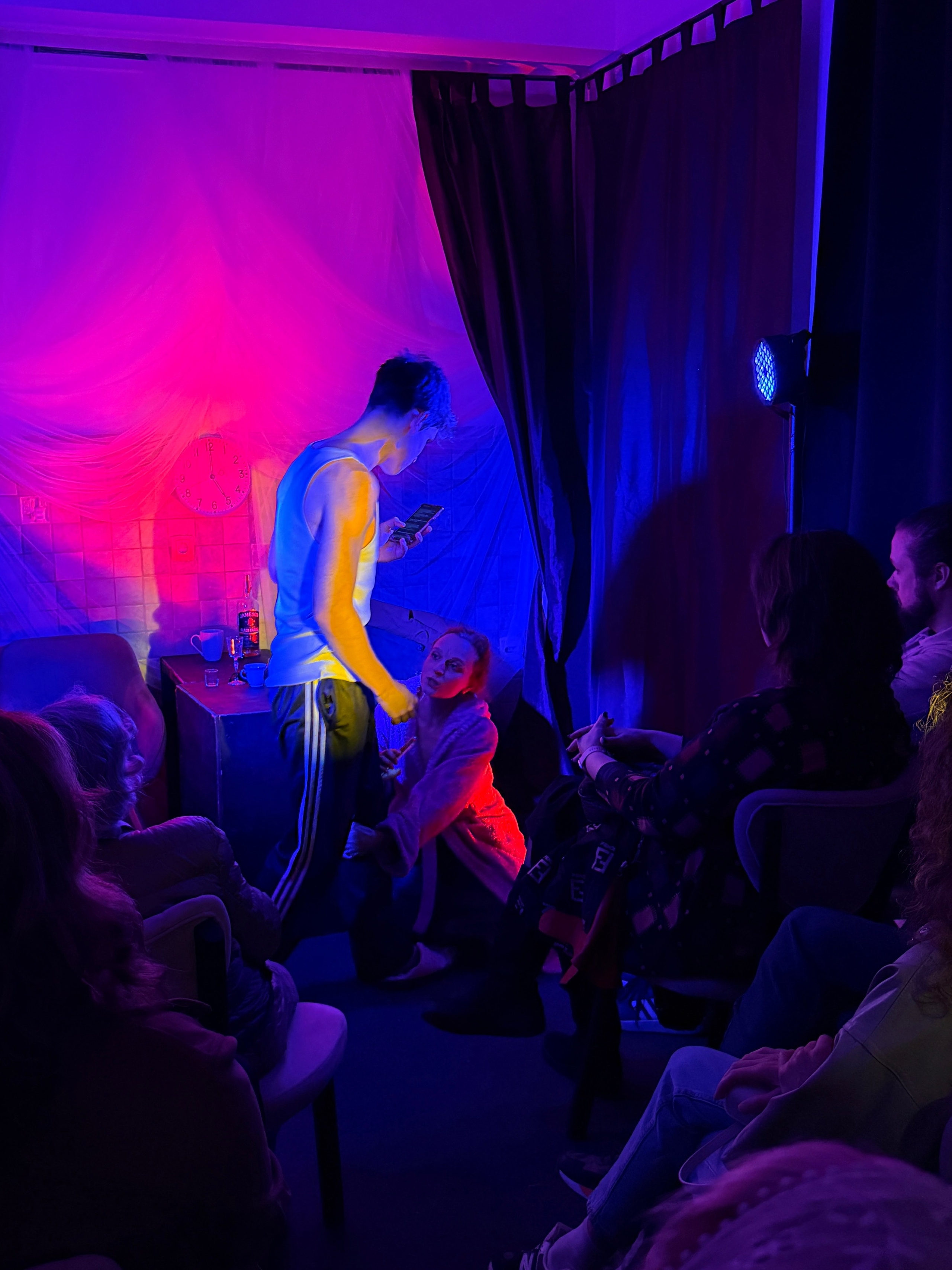 Фоторепортаж вистави у Будві. Портретний фотограф Альона Новгородцева