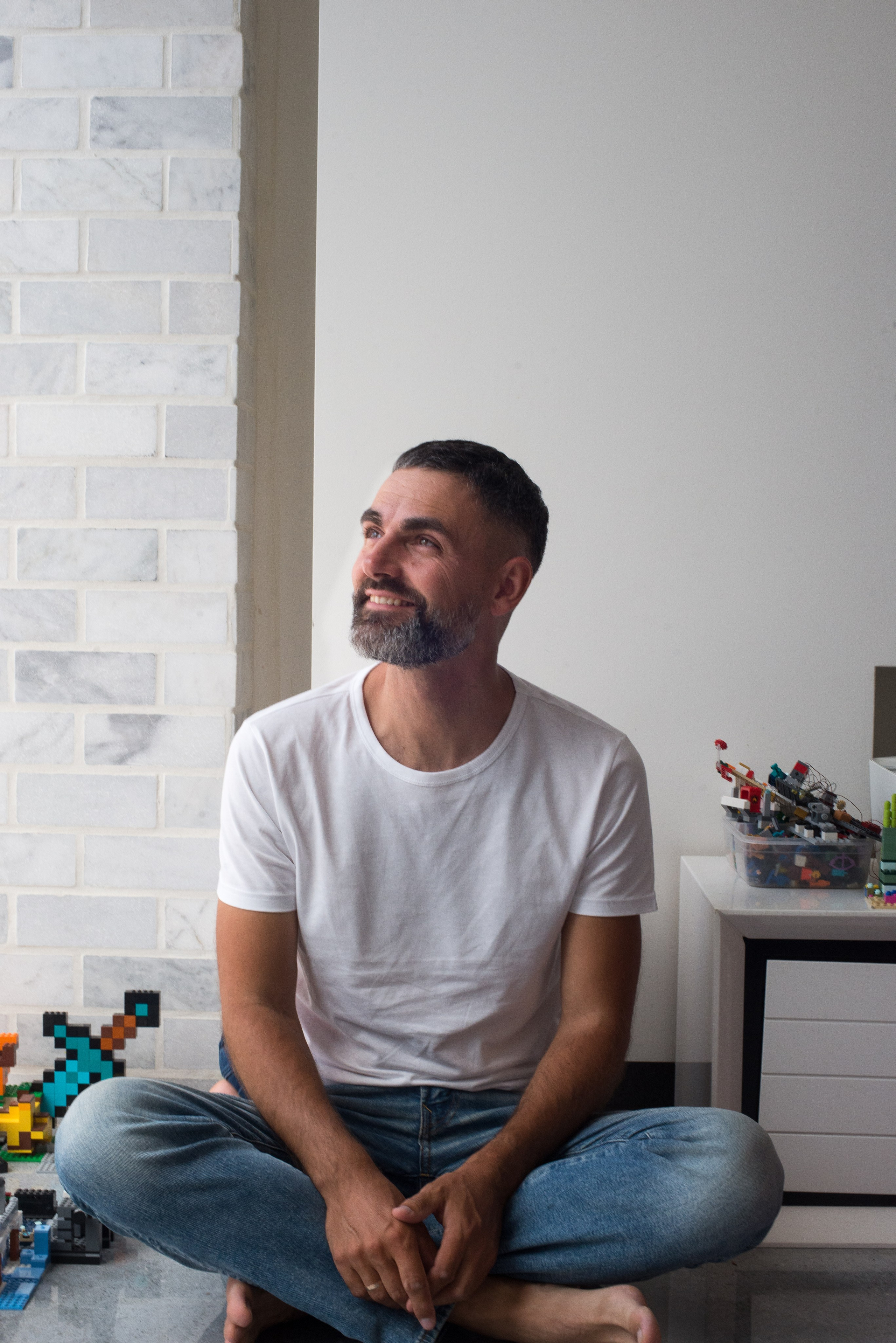 Катя, Андрей Мирон и Лео. Визуальный брендинг